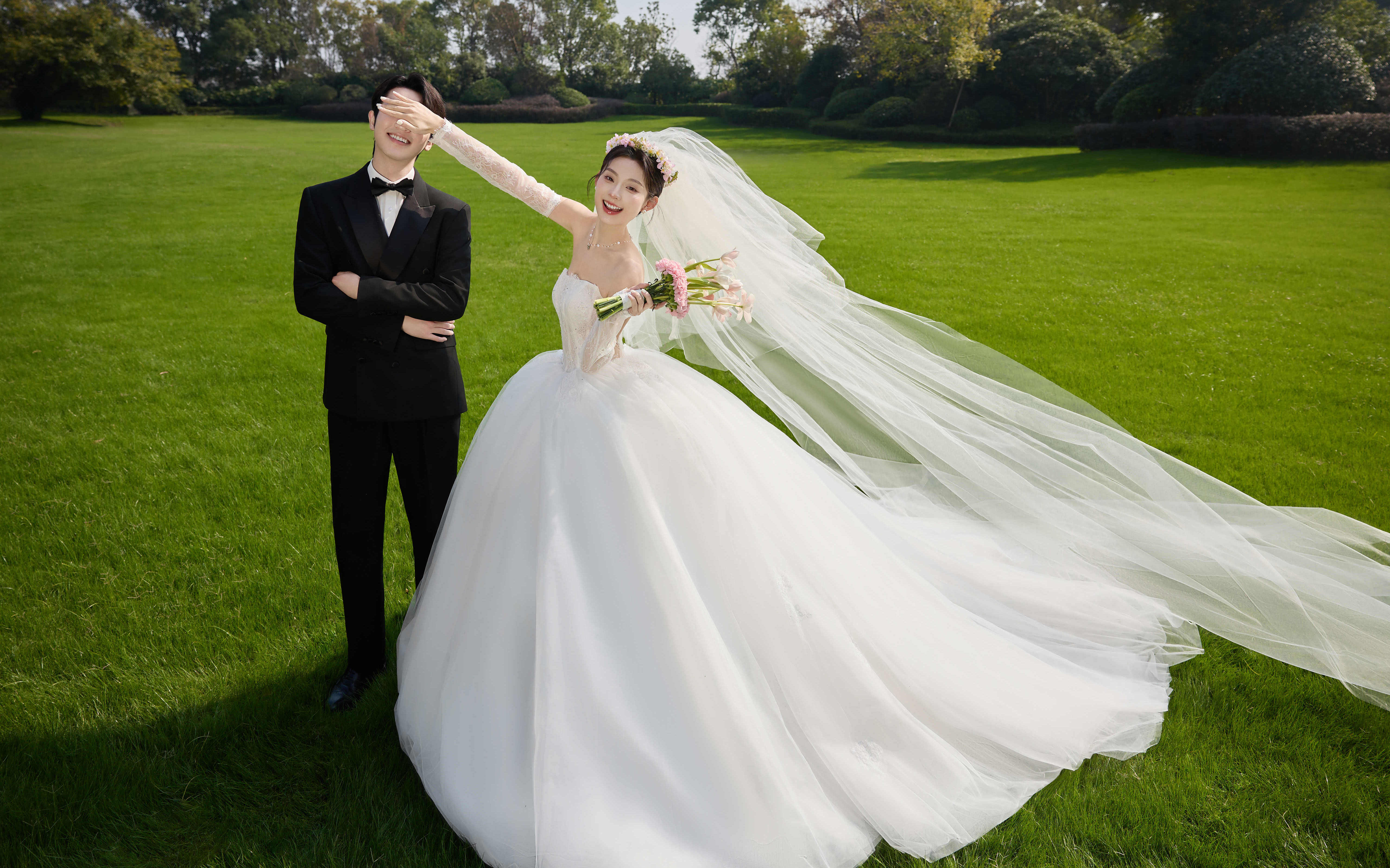 还得是草坪婚纱照✔总是会反复心动呀 