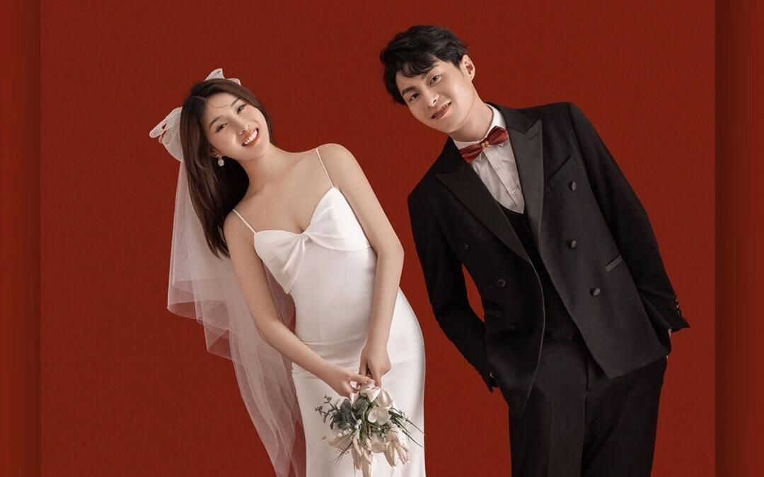 拿捏了??我的紅色極簡(jiǎn)風(fēng)婚紗照太太太驚艷了 