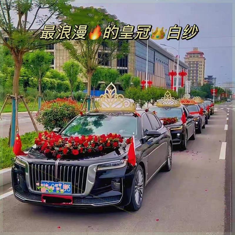 网红婚车车顶金色大皇冠头纱主婚车