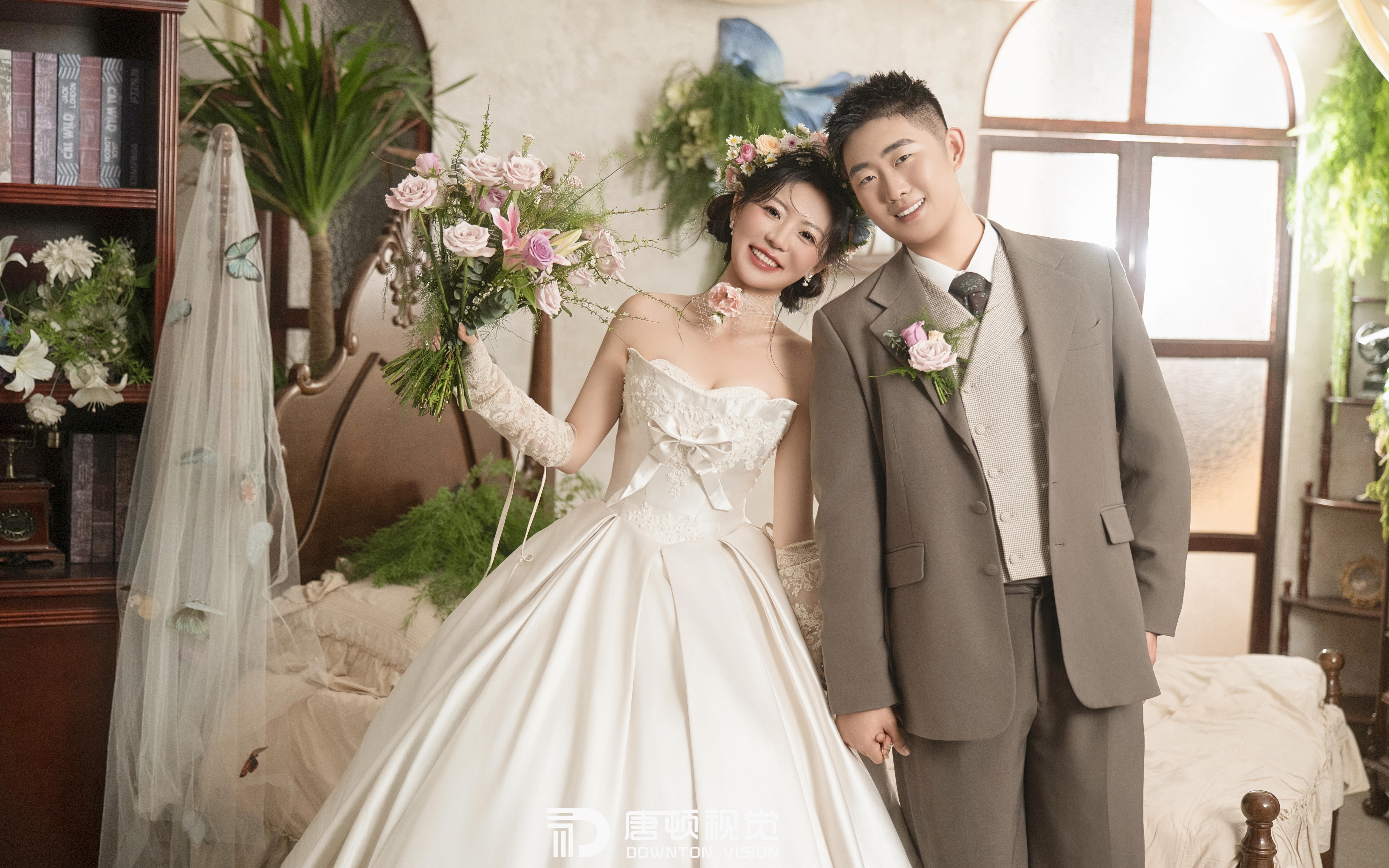 花房少女~滿室薔薇里拍了套會(huì)呼吸婚照