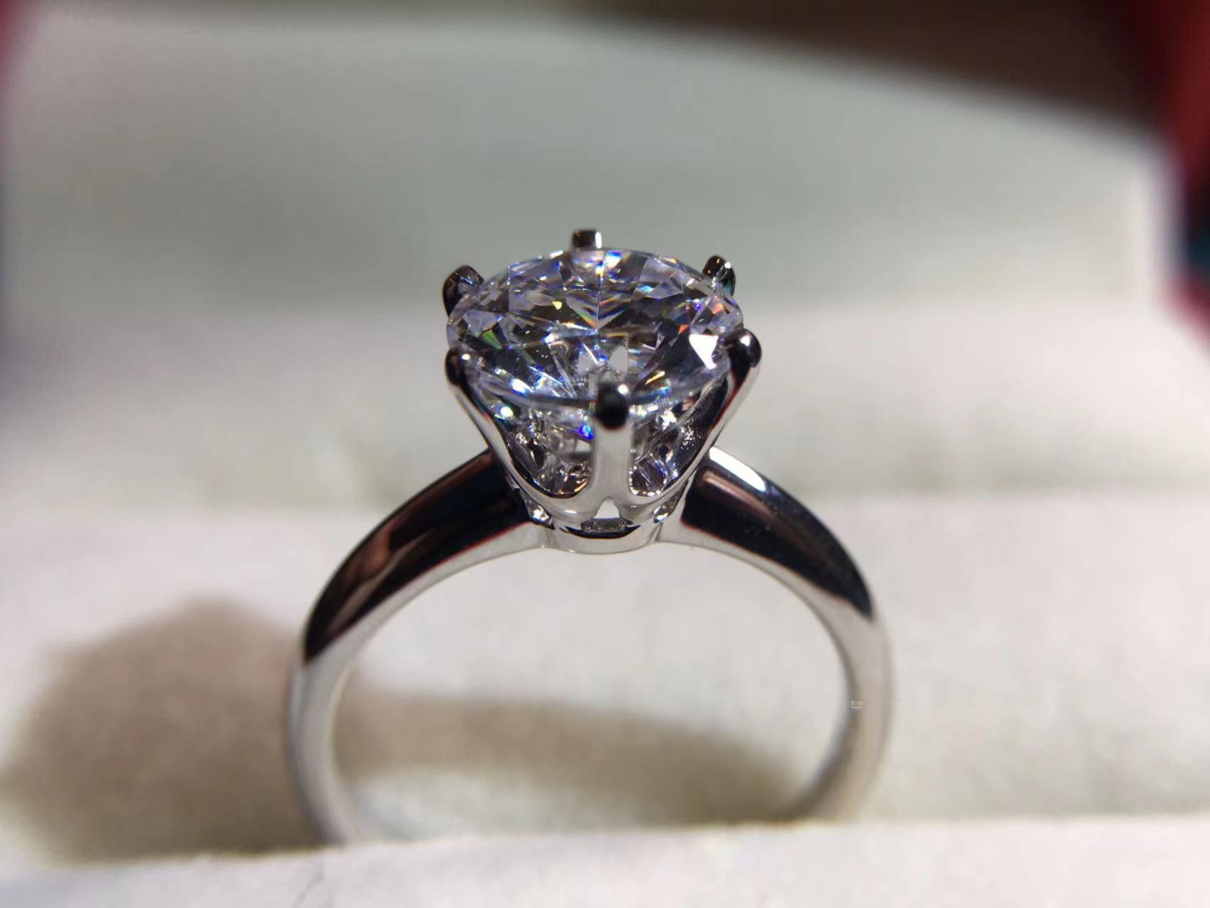 非梵钰禧｜18K白经典款六爪1克拉高托结婚钻戒