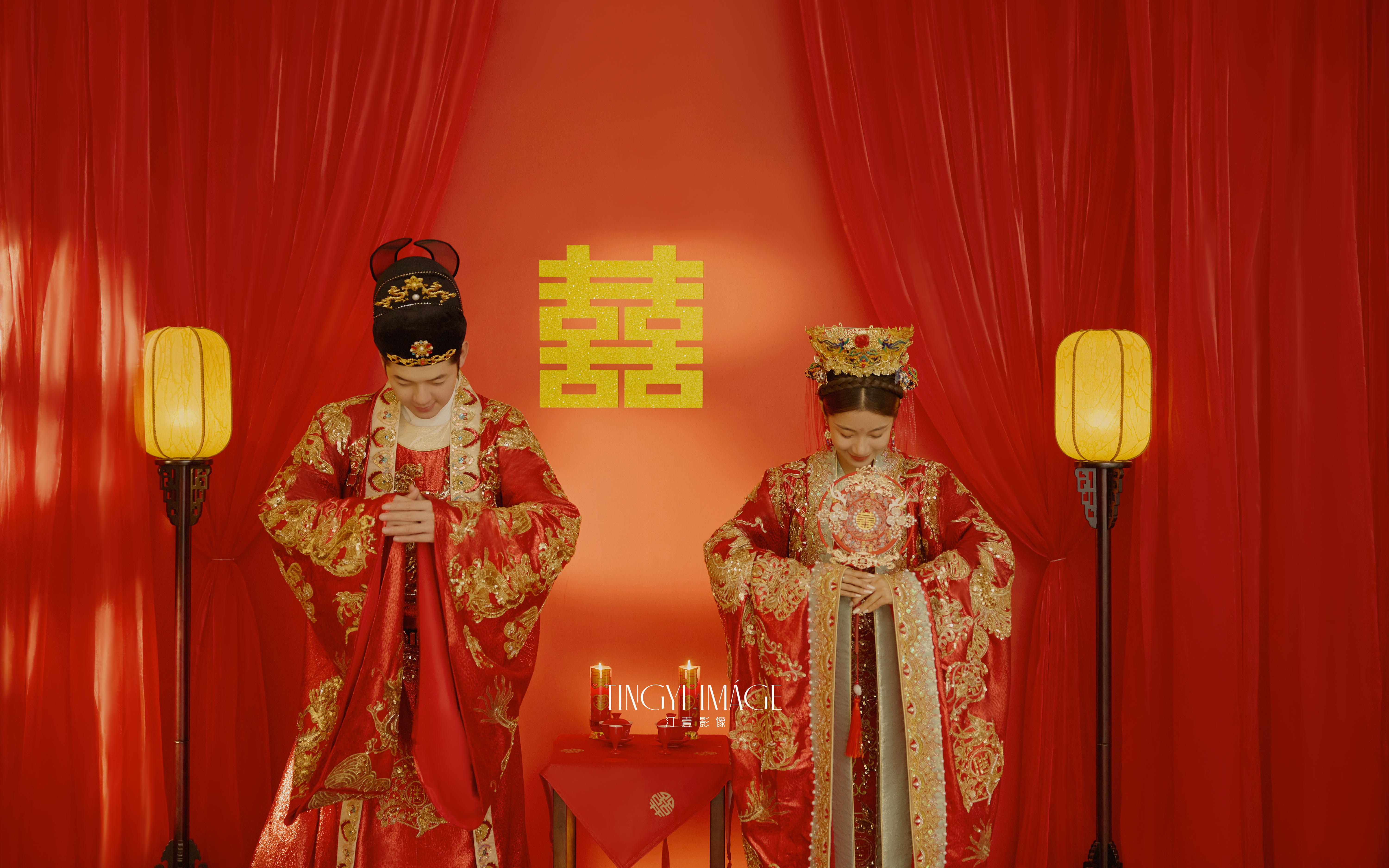 凤冠缀玉霞帔红，许你此生共赴鸿蒙