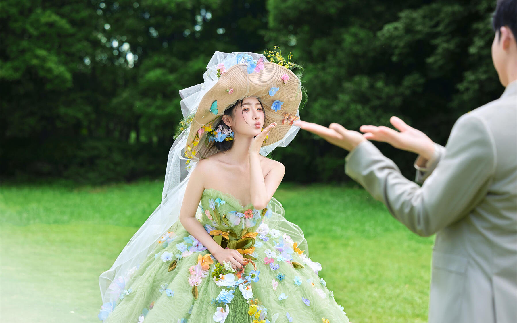 【森系草坪】把 “夏日森系童话”穿在身上拍婚纱照