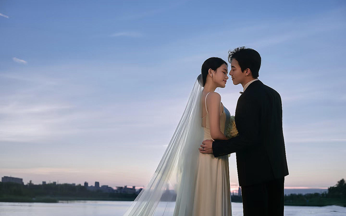 美到失语✨拍到了仪式感拉满的夜景婚纱照