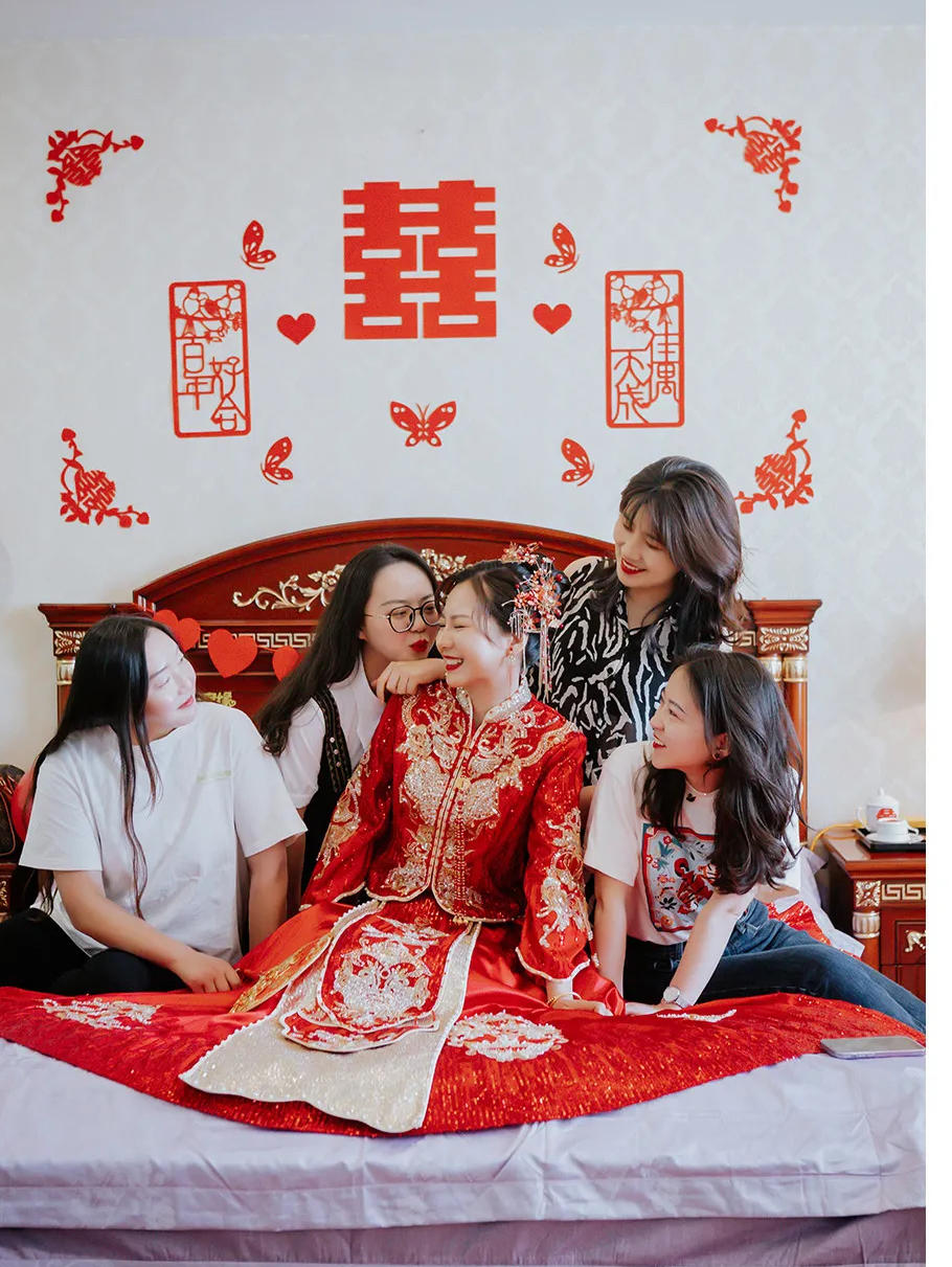 我與春風皆過客，你攜秋水攬星河