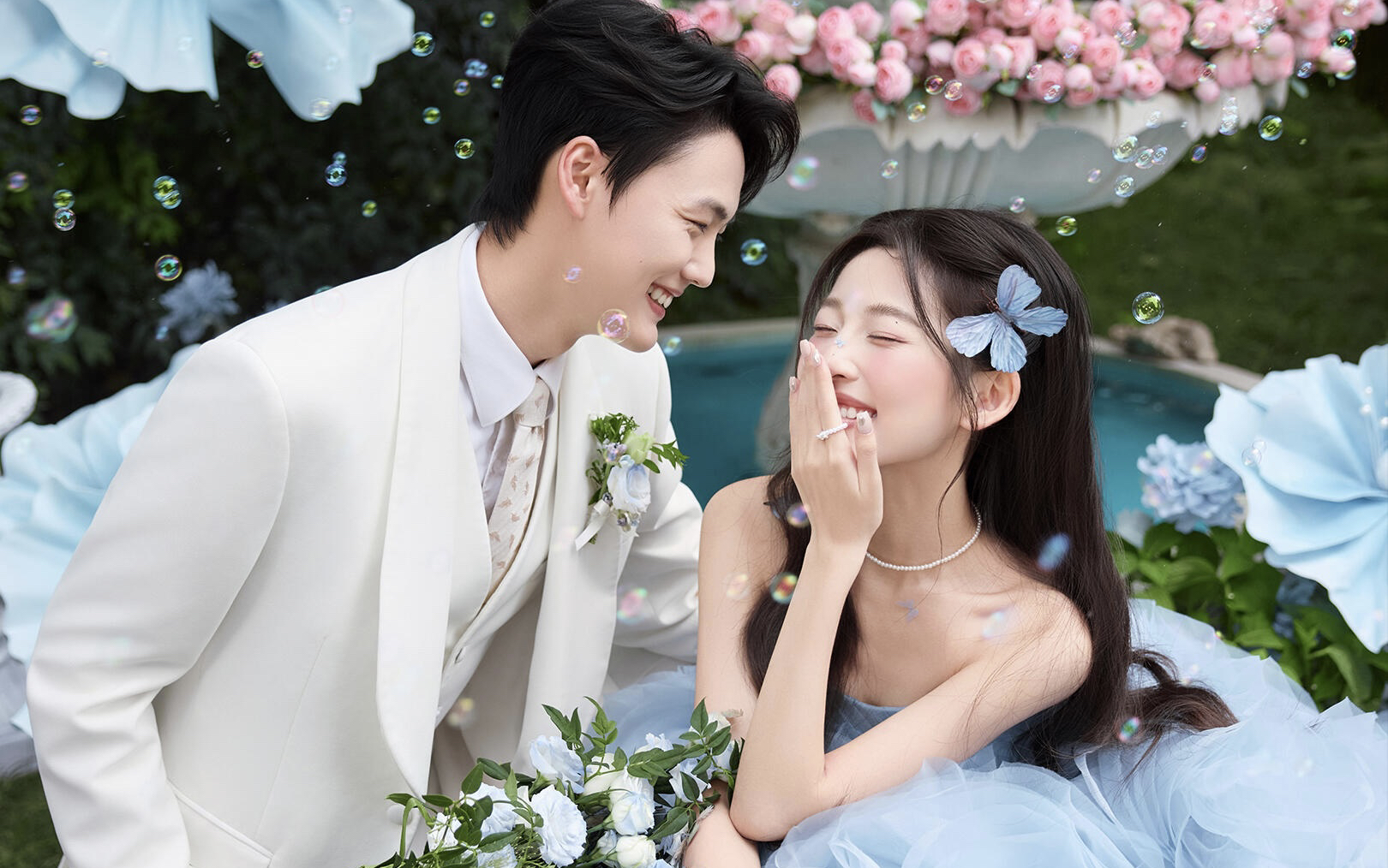 美神降临❗蓝纱草坪婚纱照太戳心巴啦🦋||💙