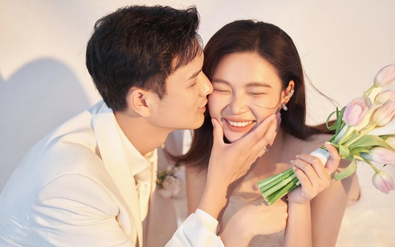 救命！甜系女孩的光影婚纱照太温柔了✨