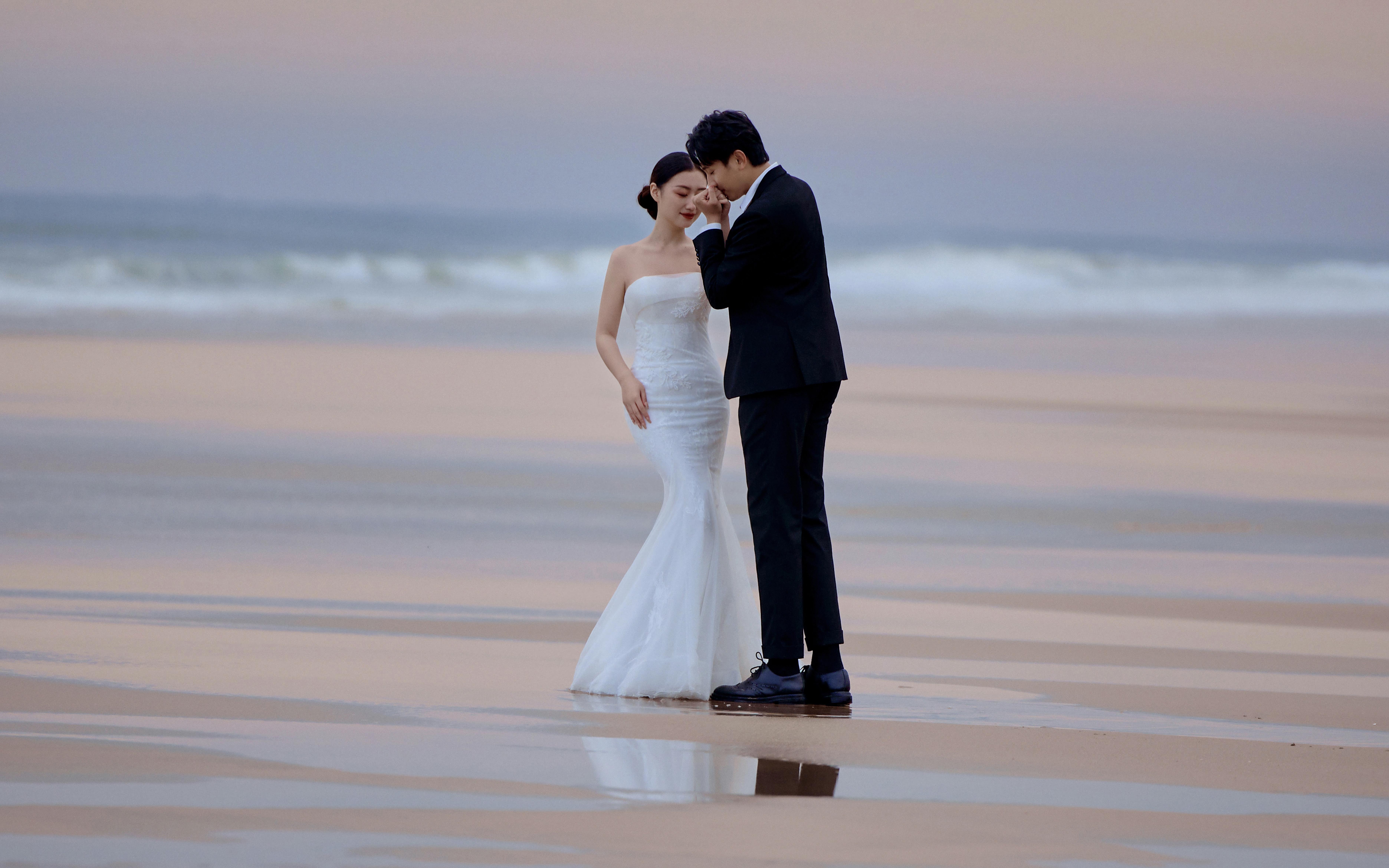 电影感氛围感的海边婚纱照，越看越心动💓