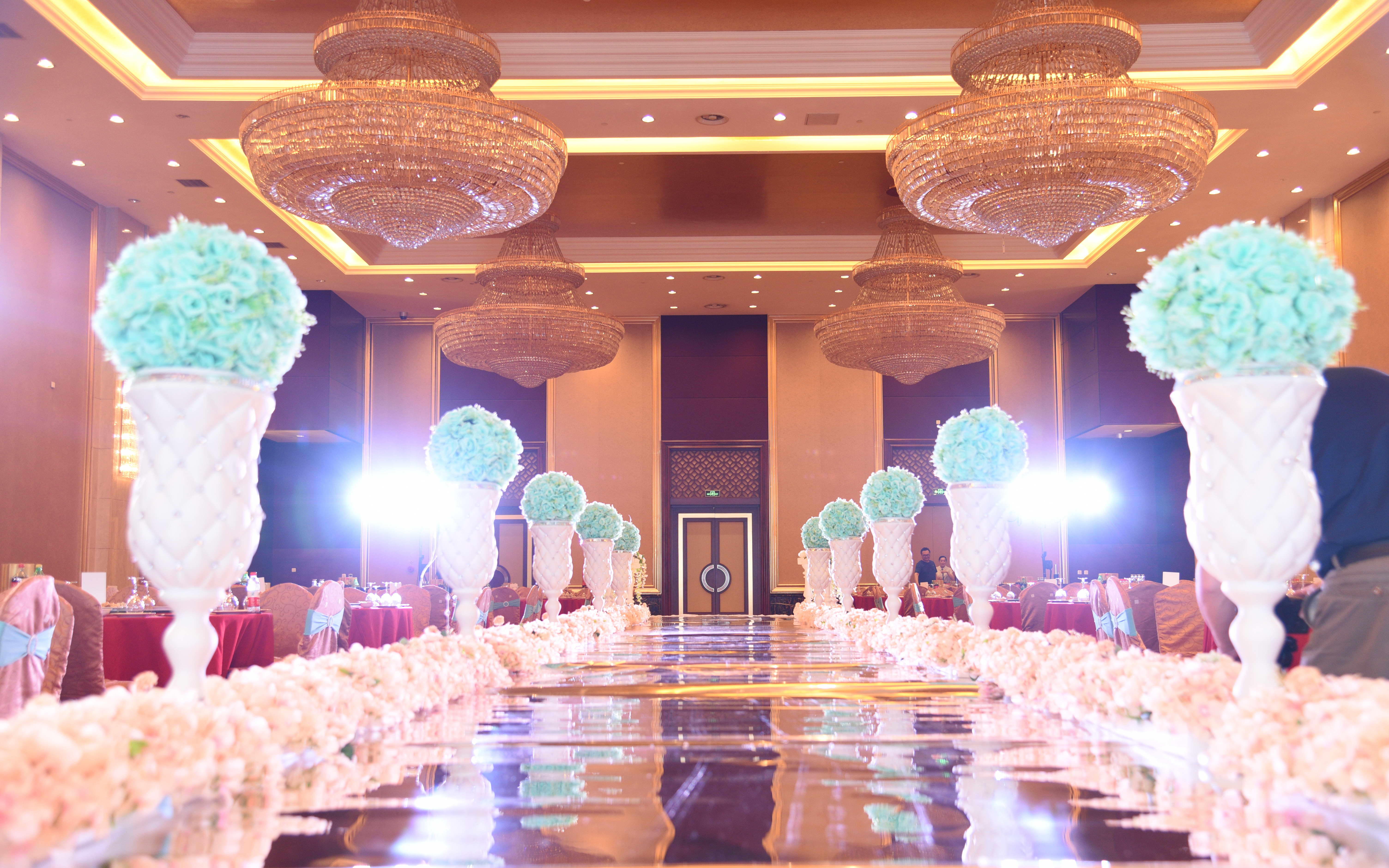 【蓝洋婚典】特惠套餐五折起 人员 场景 灯光全套