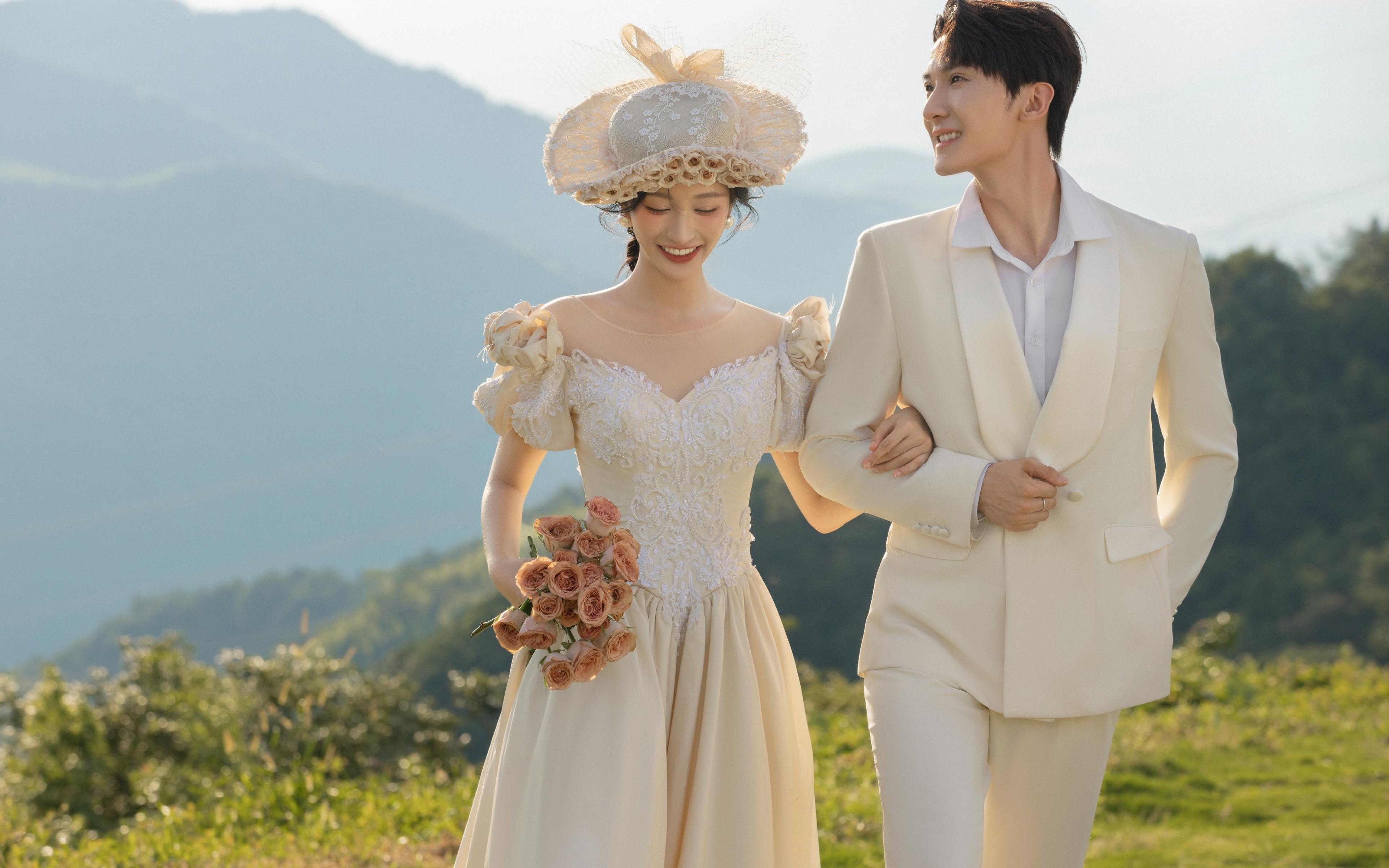 復(fù)古婚照｜在山野間盡顯法式優(yōu)雅浪漫