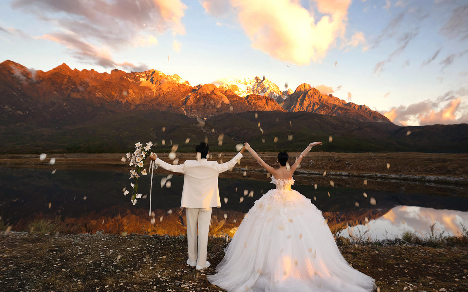 丽江样片·美哭的日照金山成片来啦！丽江婚纱照  