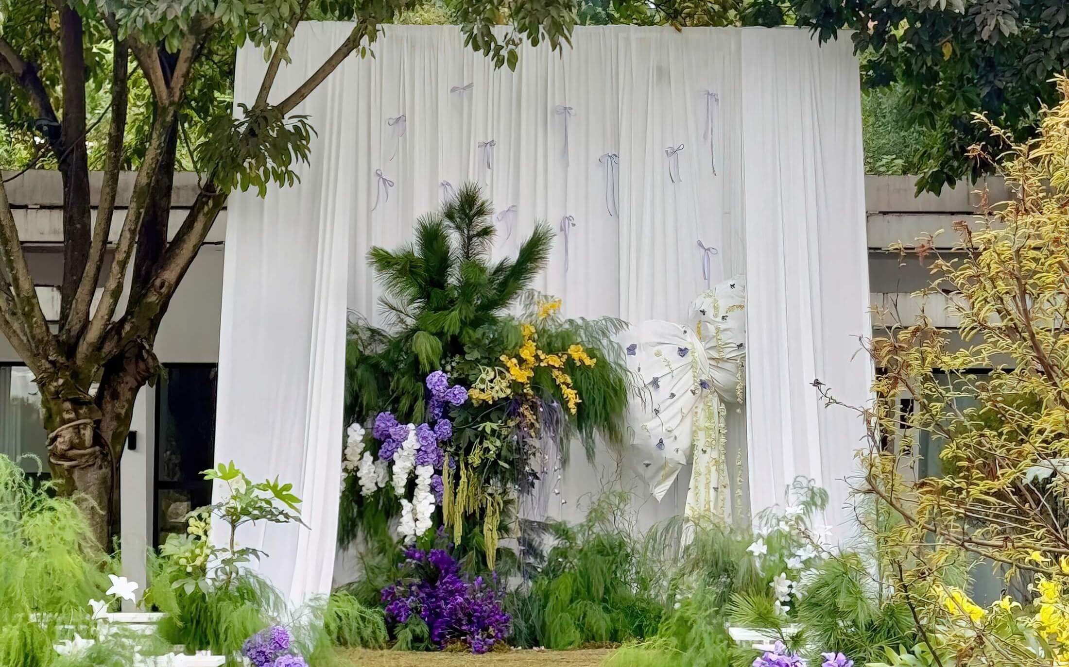 白綠色布幔庭院蝴蝶結(jié)婚禮