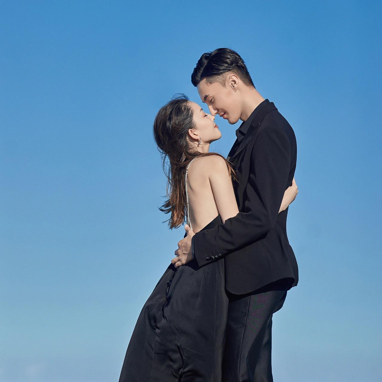 黑婚纱与海边婚纱照太搭了