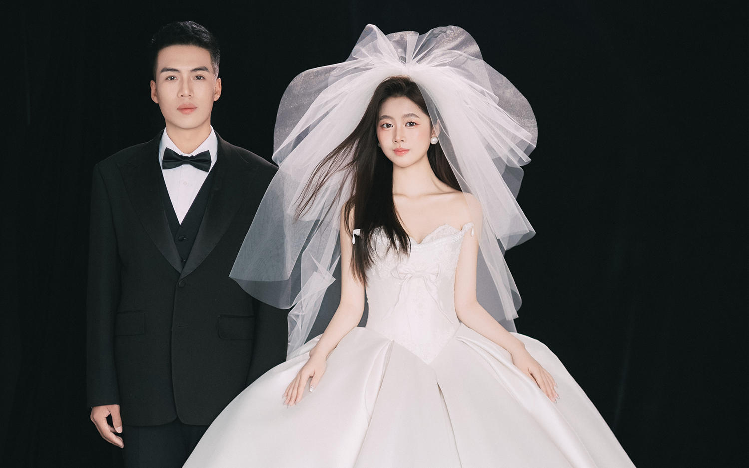 Ms Pan & Mr  Hu