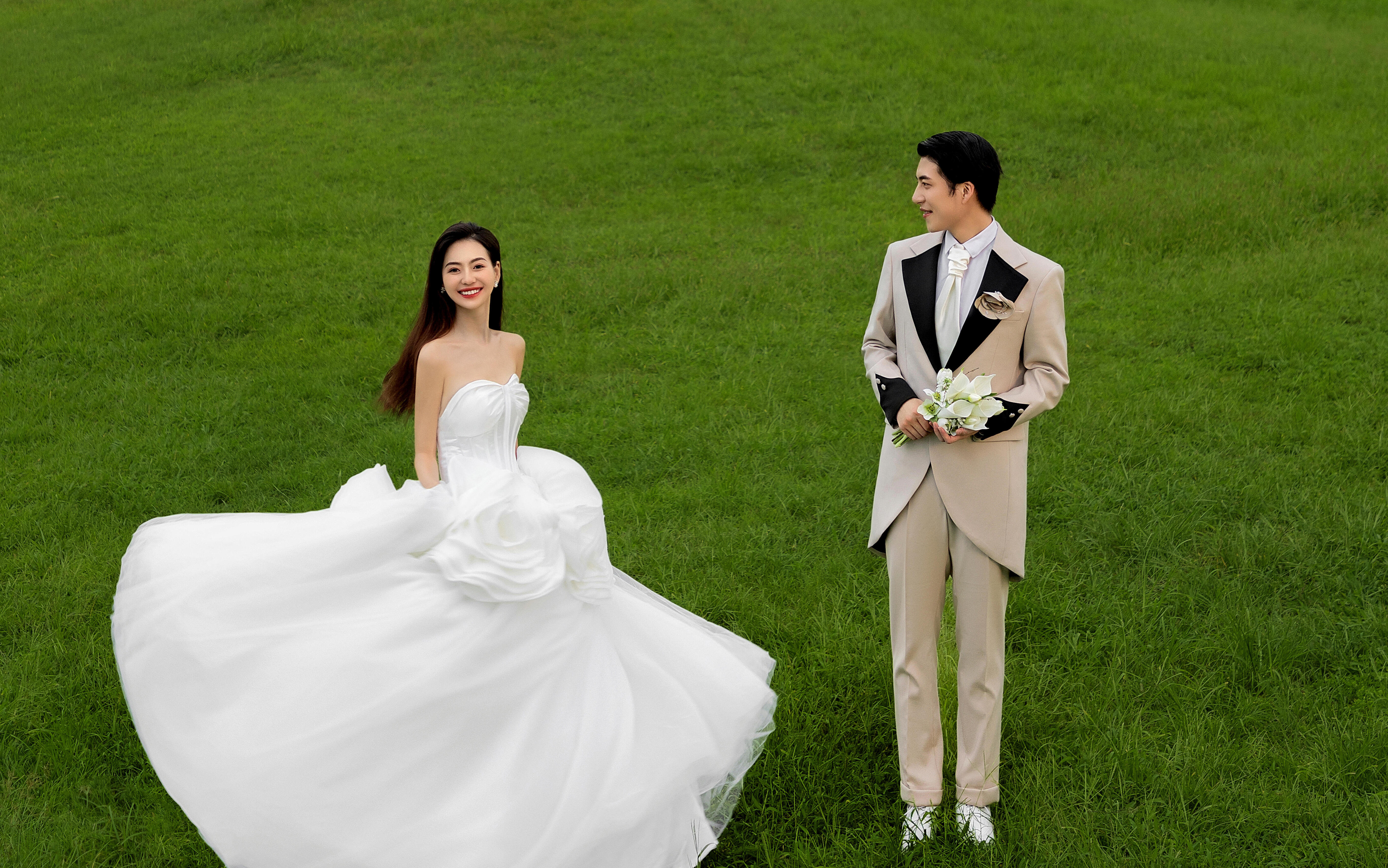 誰懂?。】戳薔遍還是很喜歡這組婚紗照