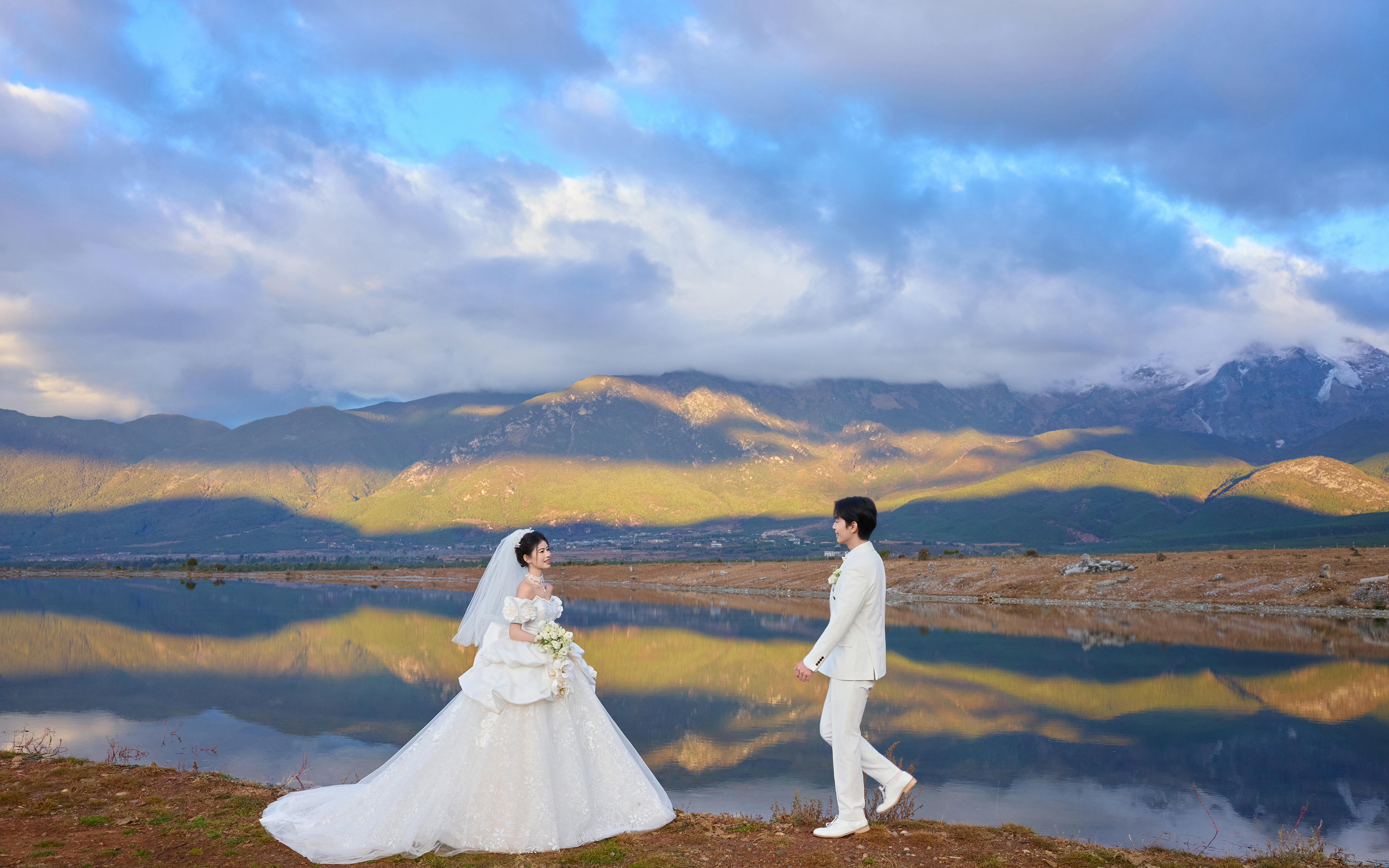 ??? 雪山今天沒睡醒｜被我們的婚紗照吵醒了