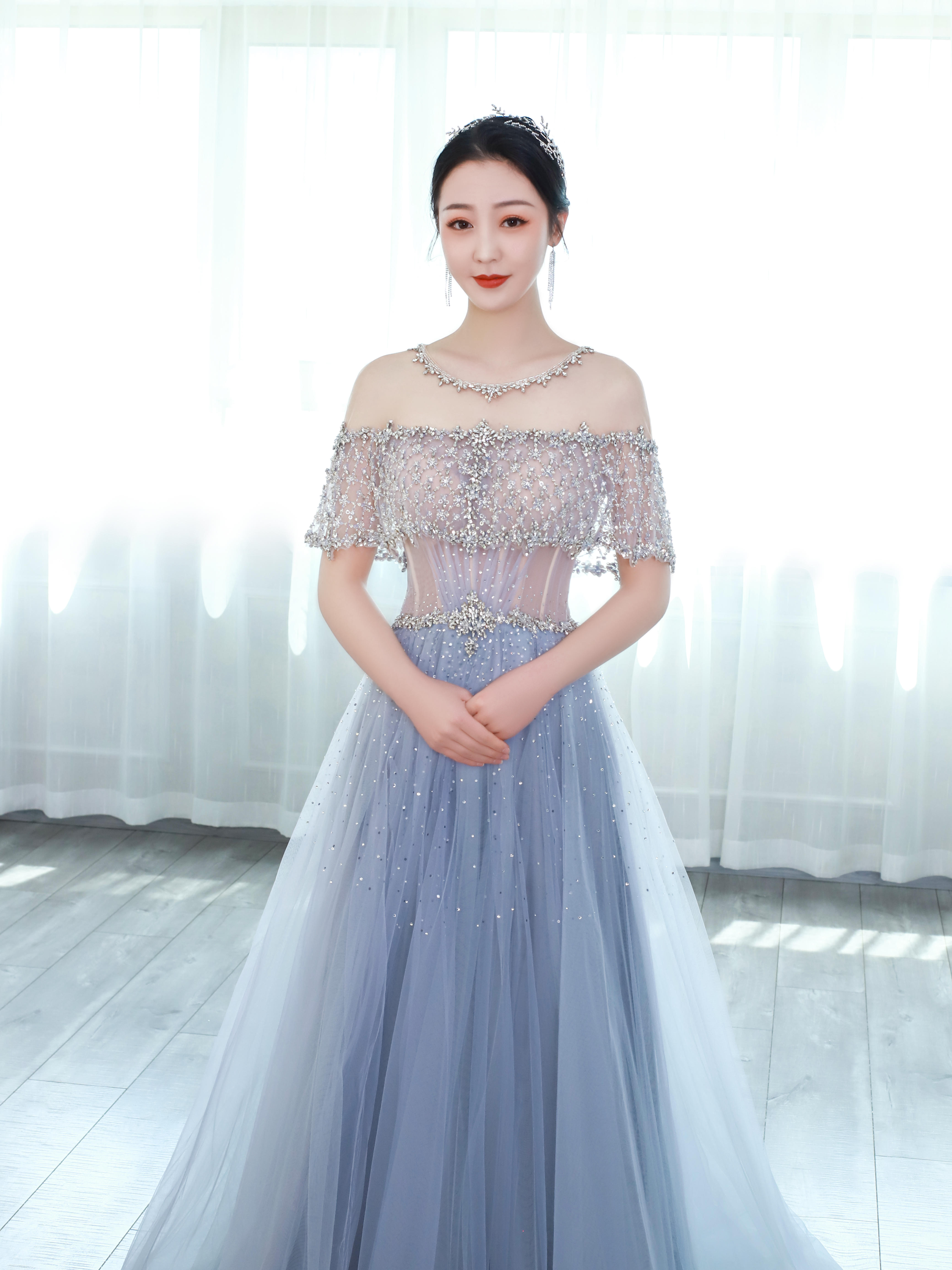【Wendy•年会超值租赁】礼服加妆面造型