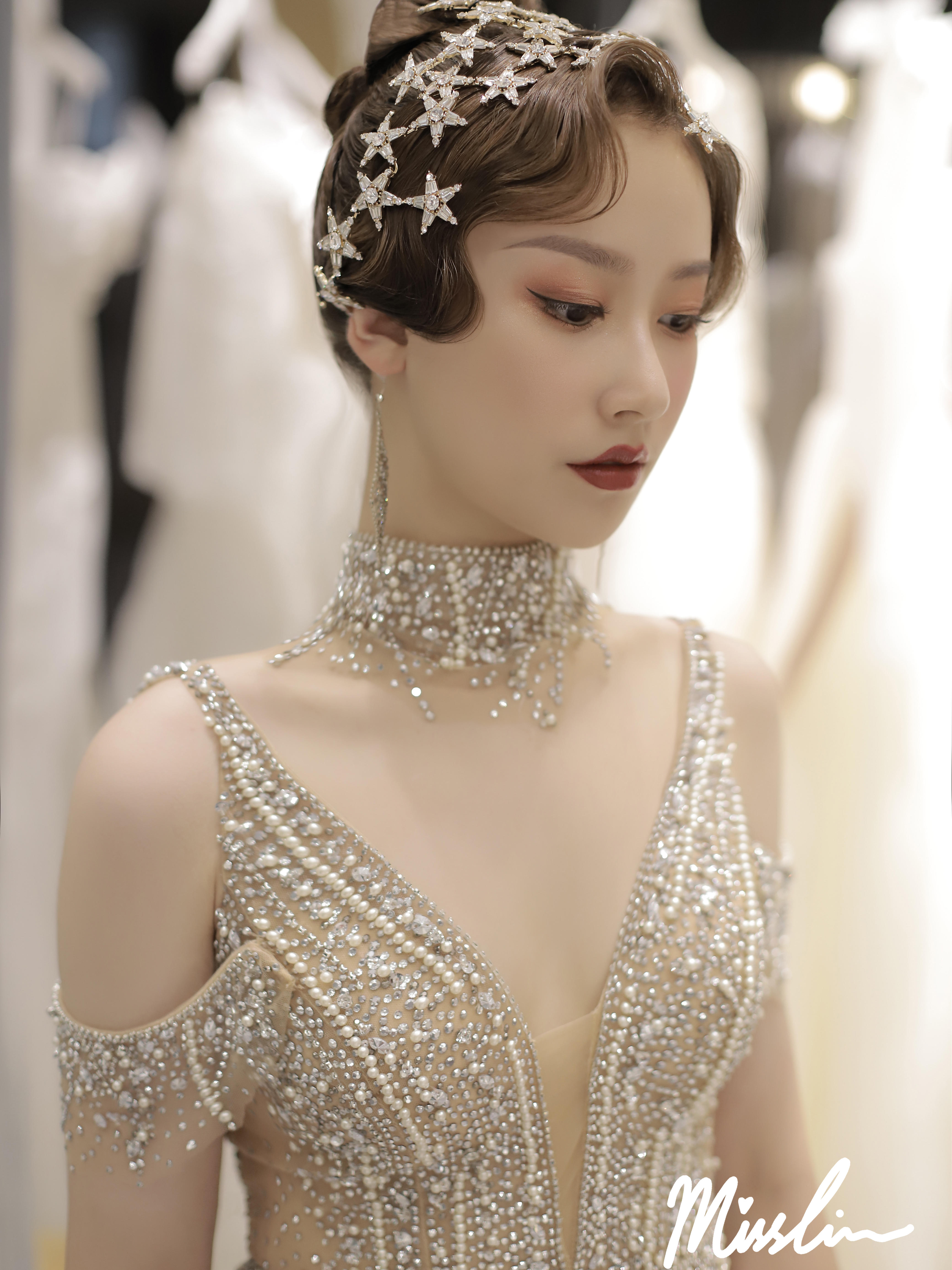 MISS LIU轻奢婚纱订婚妆面