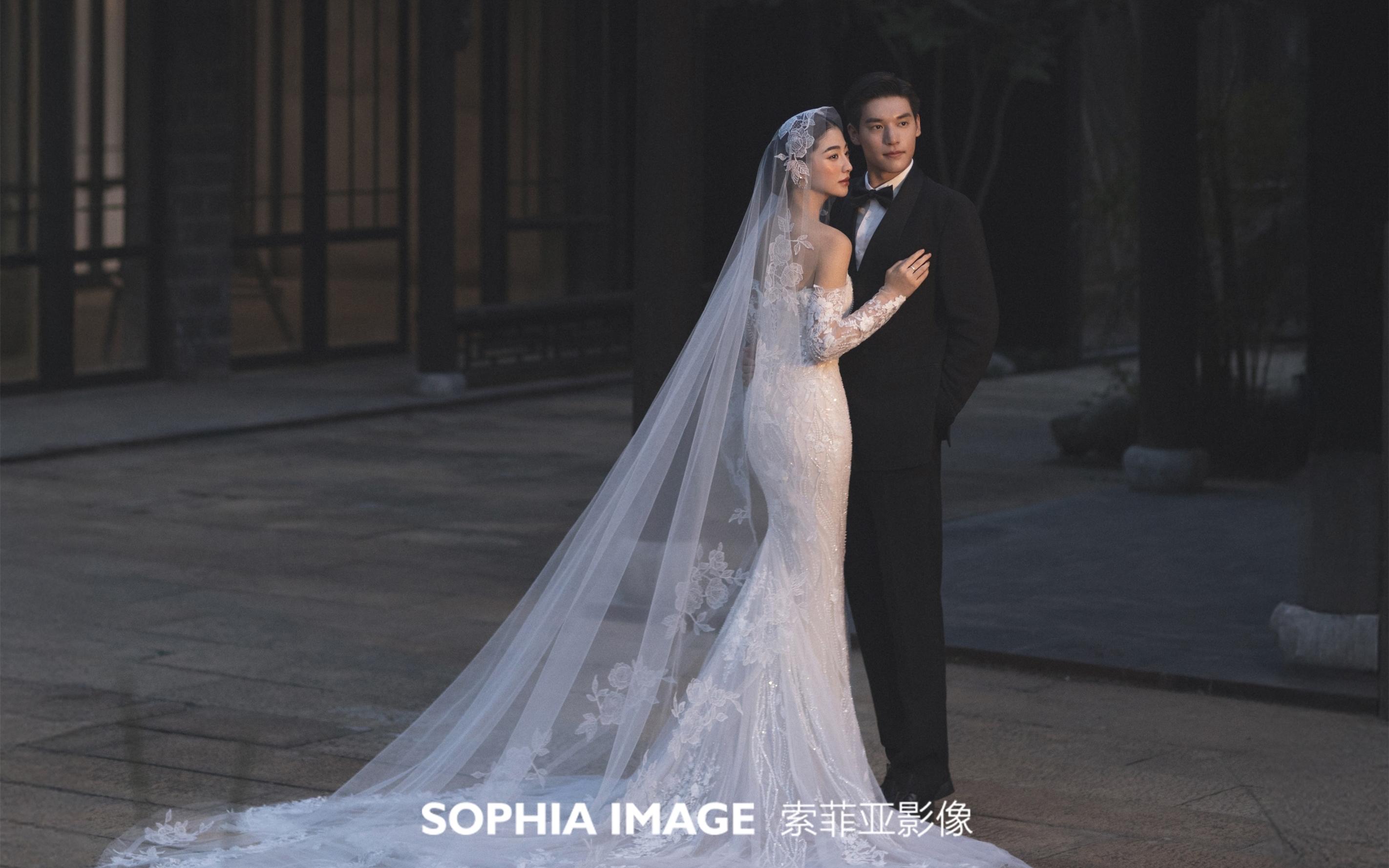 誰(shuí)懂啊?原來(lái)復(fù)古蕾絲才是園林婚紗照的神