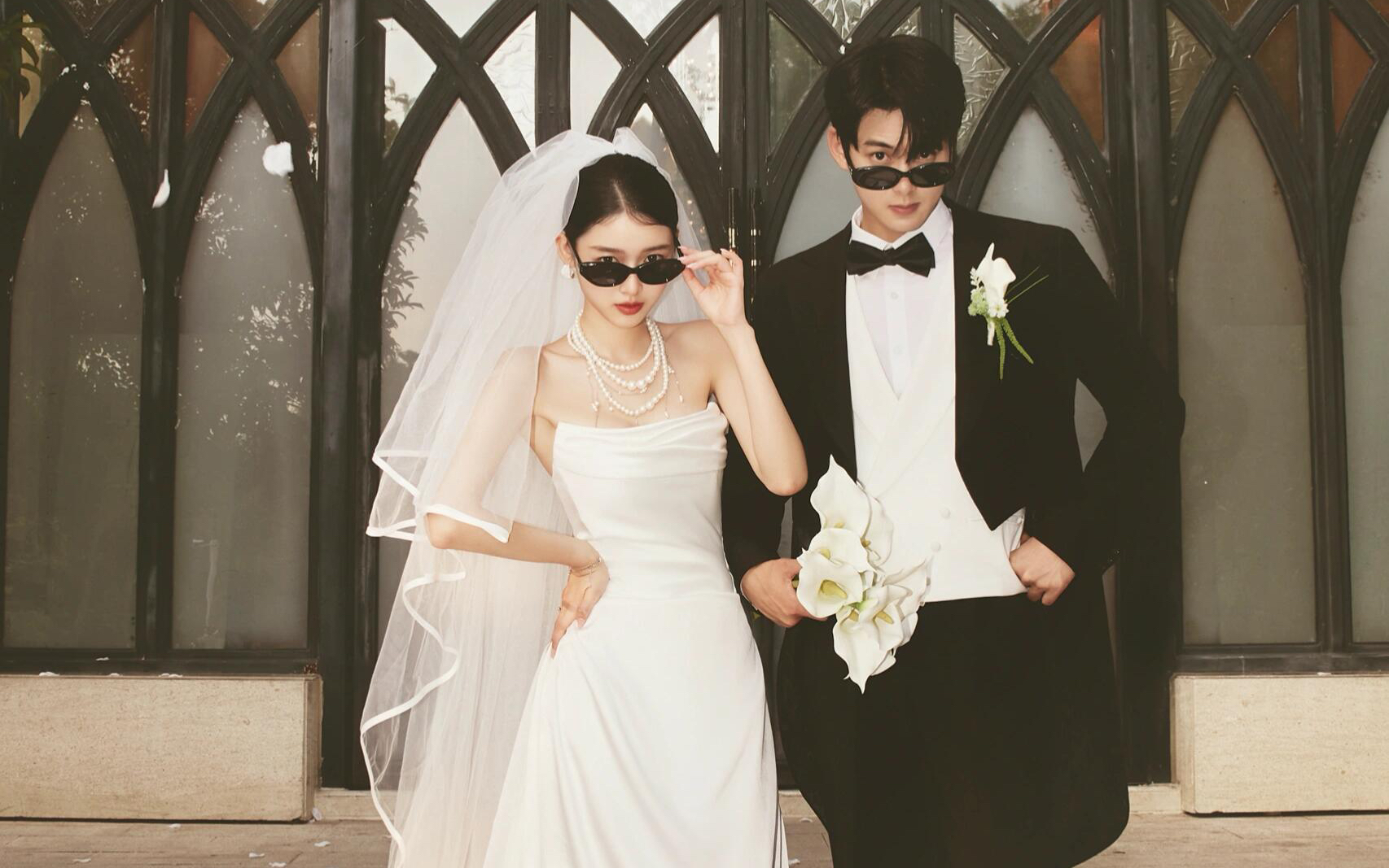 韩女控一步到位的街拍婚纱照｜很难不爱