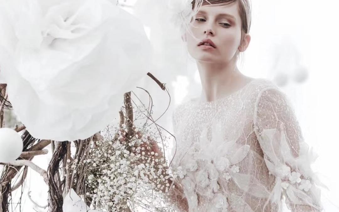 户外婚礼首选的轻婚纱礼服