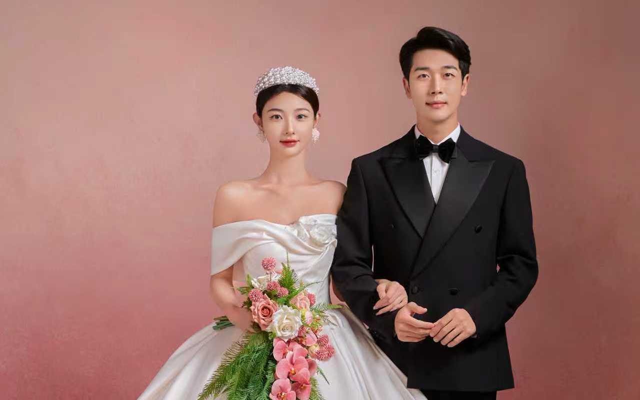 把整个春天揉进一帧里｜粉雾色婚纱照很温柔