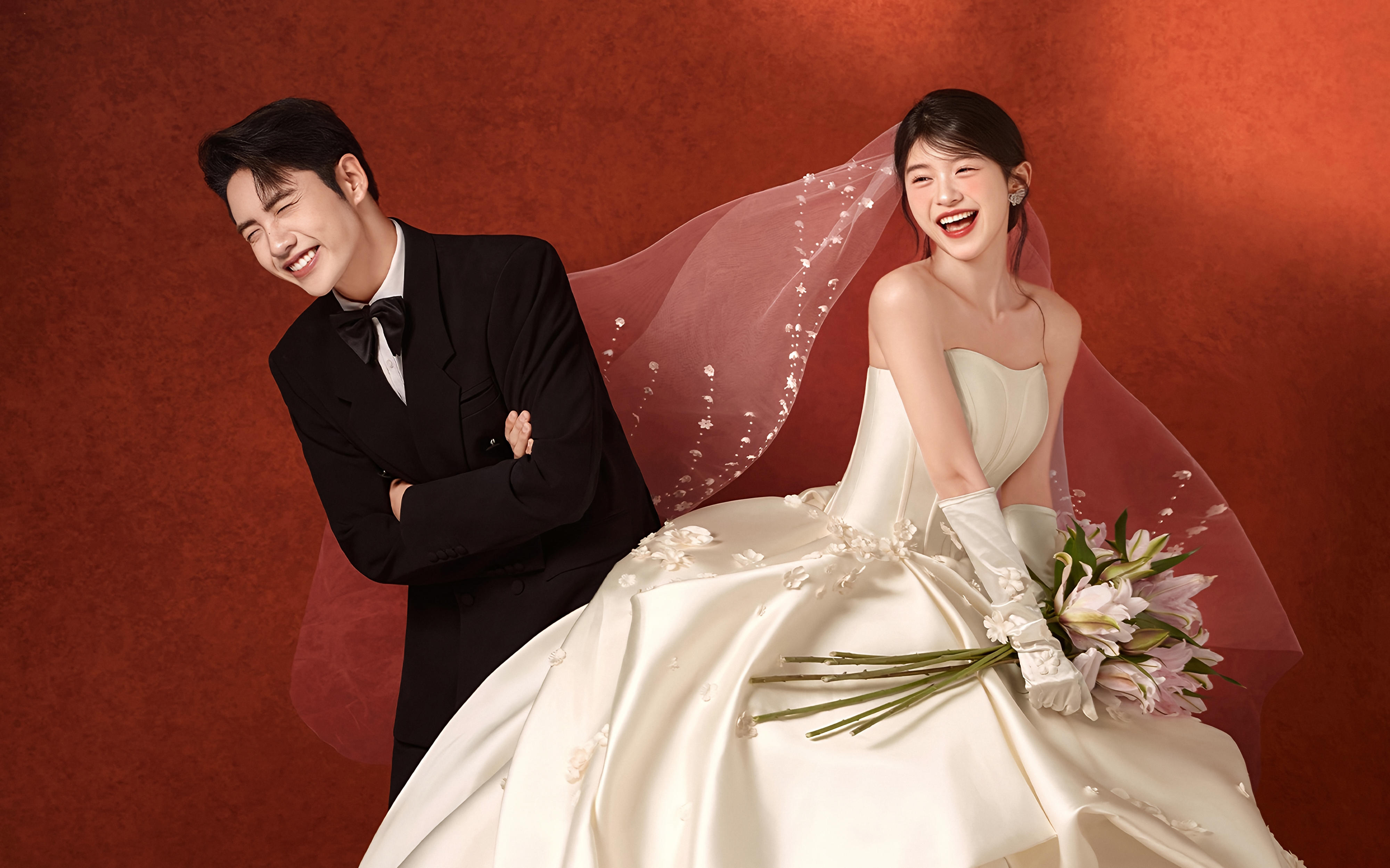 室內(nèi)紅底復(fù)古婚紗照