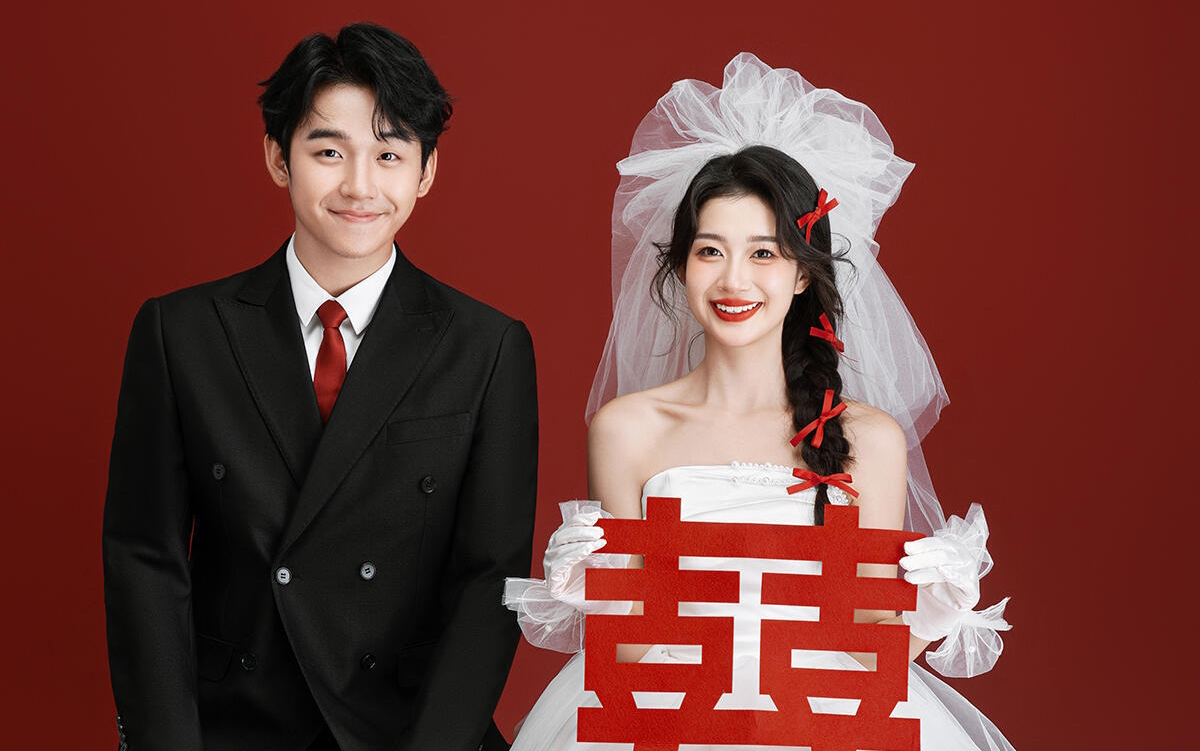 不撞款的婚紗照｜復(fù)古浪漫里的紅冠佳人