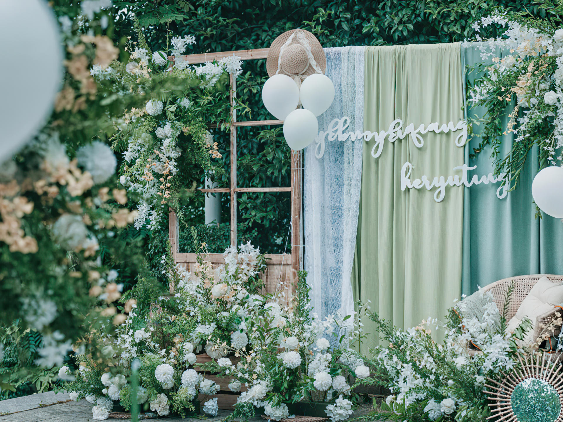 【甜•π婚礼】户外白绿色系草坪特色轻奢婚礼