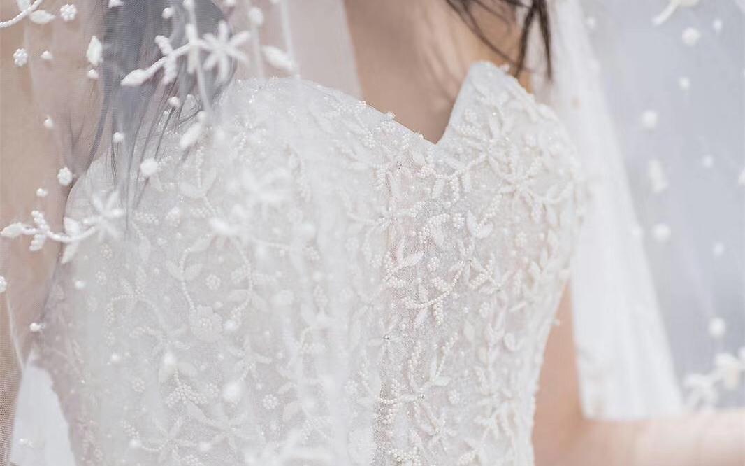 【爱婚纱美妆】抹胸蕾丝拖尾婚纱