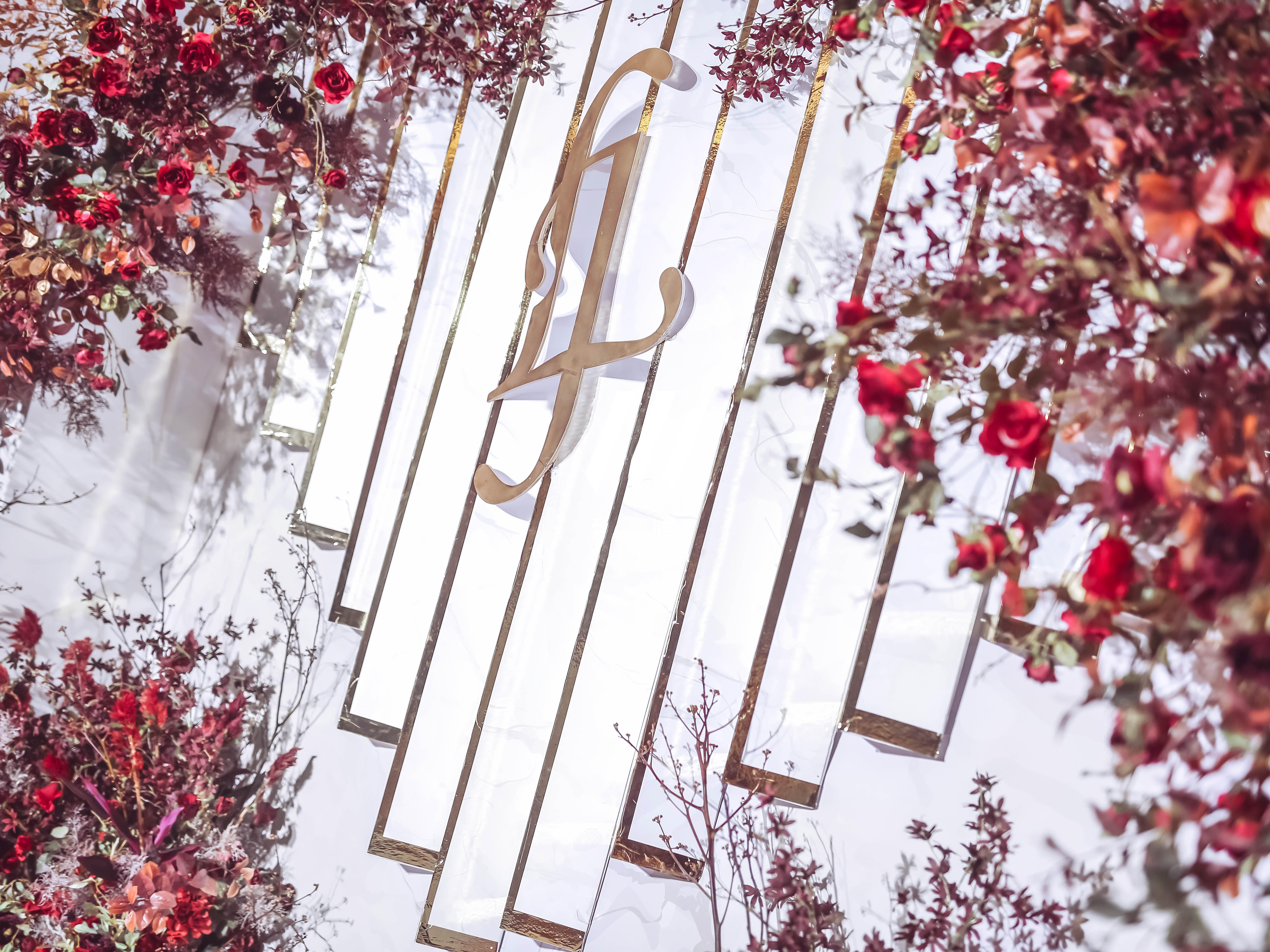 红白色特色元素唯美婚礼推荐