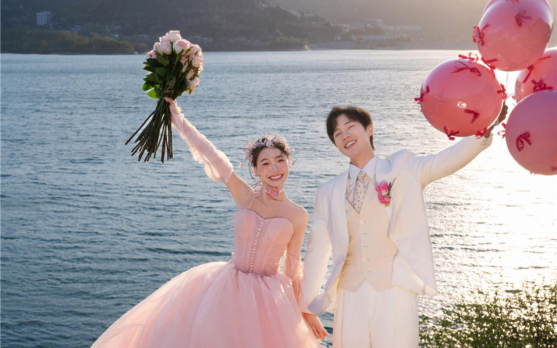 出片即惊艳的粉色花神婚纱照！