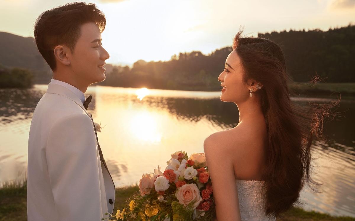 黄昏的浪漫 用婚纱照留下黄昏的爱意