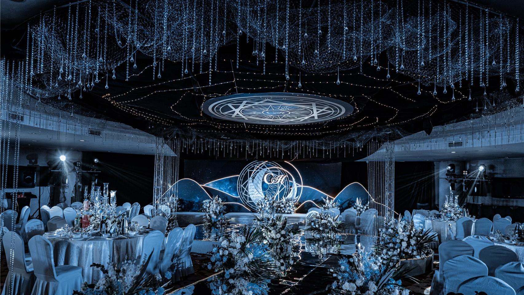 低层宴会厅做出奢华星空婚礼