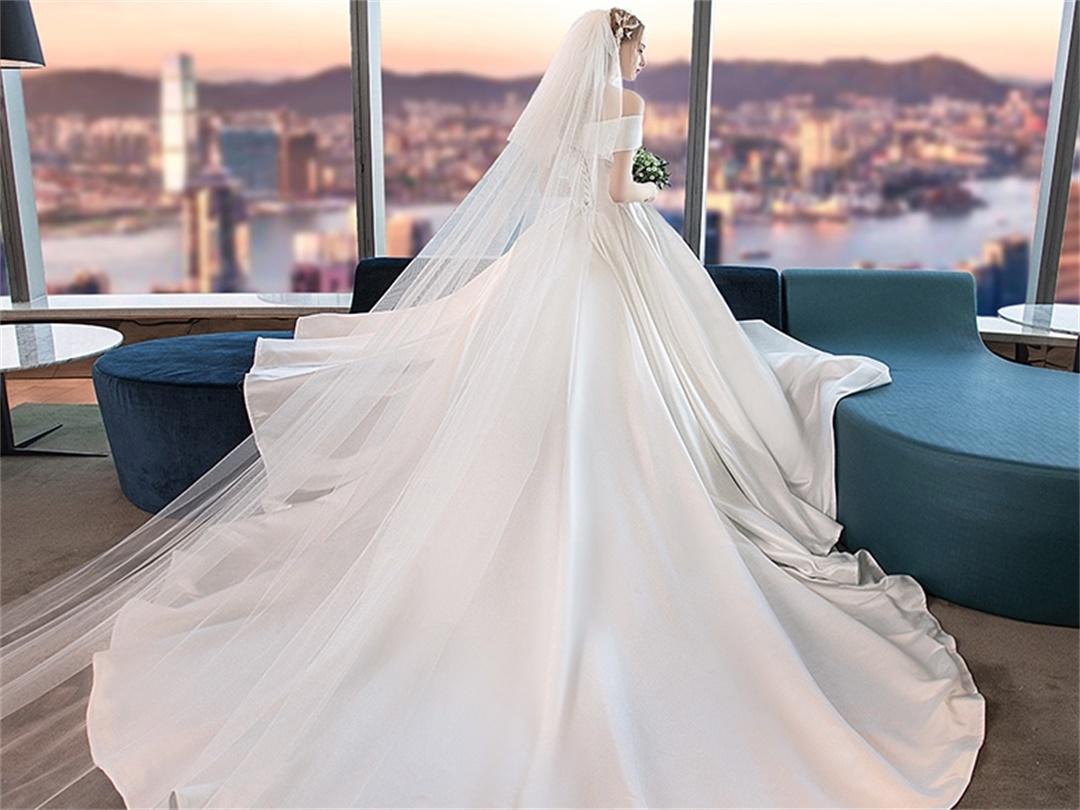 首席跟妆师+奢华婚纱礼服套餐