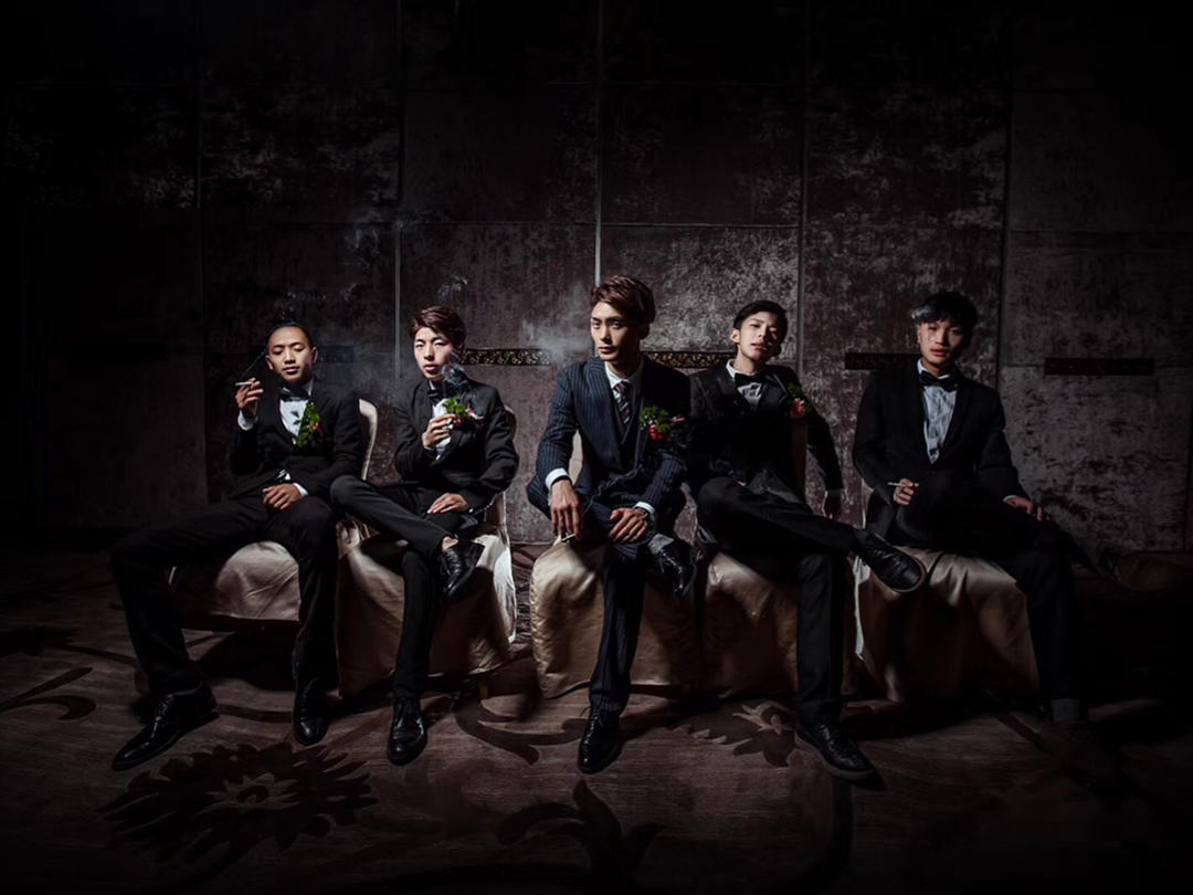 k女王拖尾主纱+出门纱+敬酒服+男装定制+跟妆