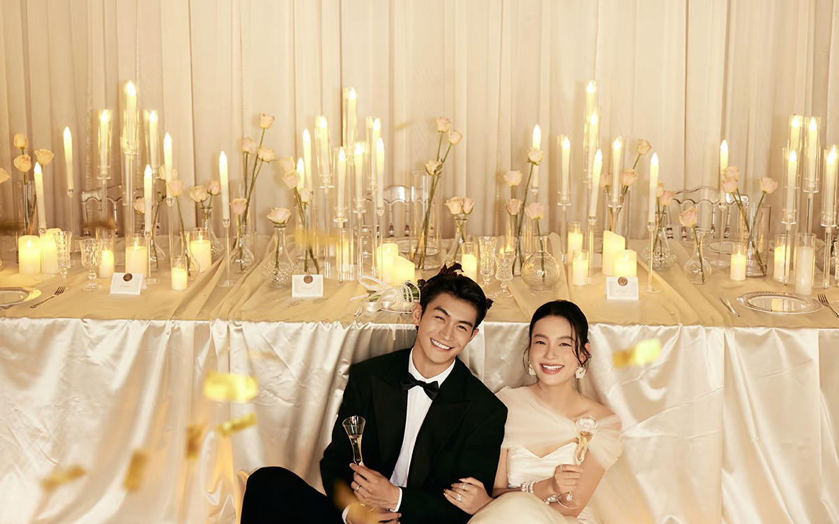 缎面鎏金✨在烛光摇曳里邂逅法式复古婚纱照