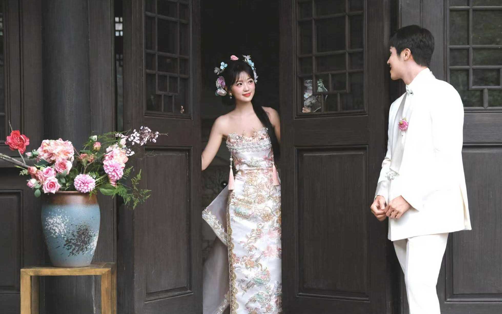 一定要拍‼️粉色新中式园林婚纱照美💖
