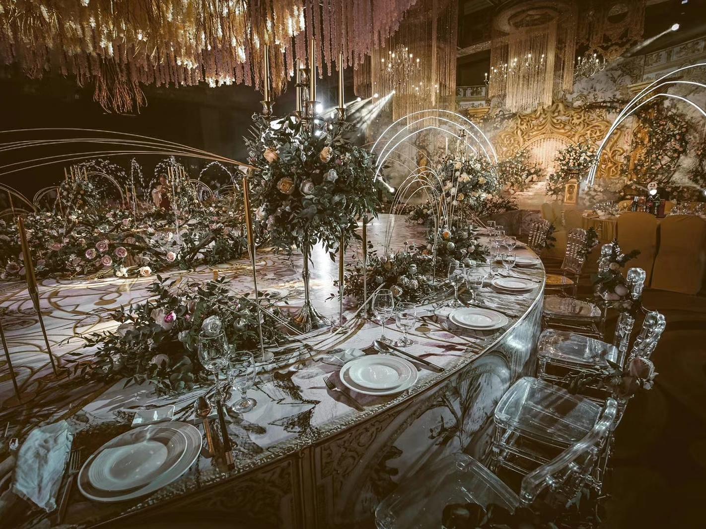 【Wedding Plus】金色吊顶轻奢婚礼布置