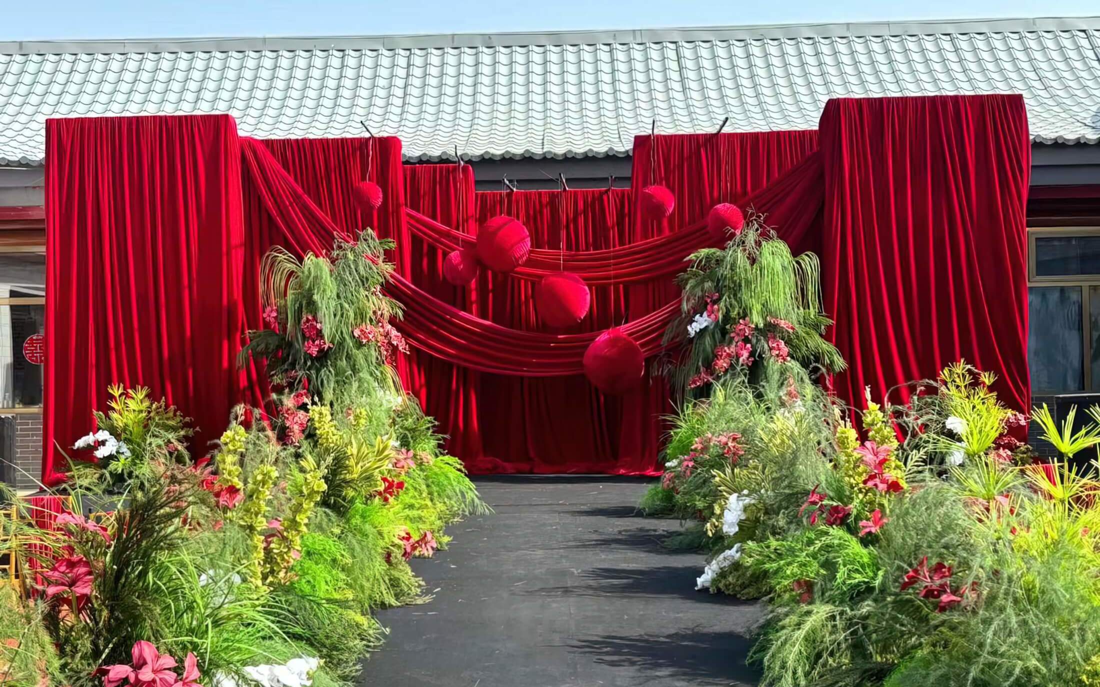 【梦幻婚庆礼仪策划】红色布幔庭院自然系野生感婚礼