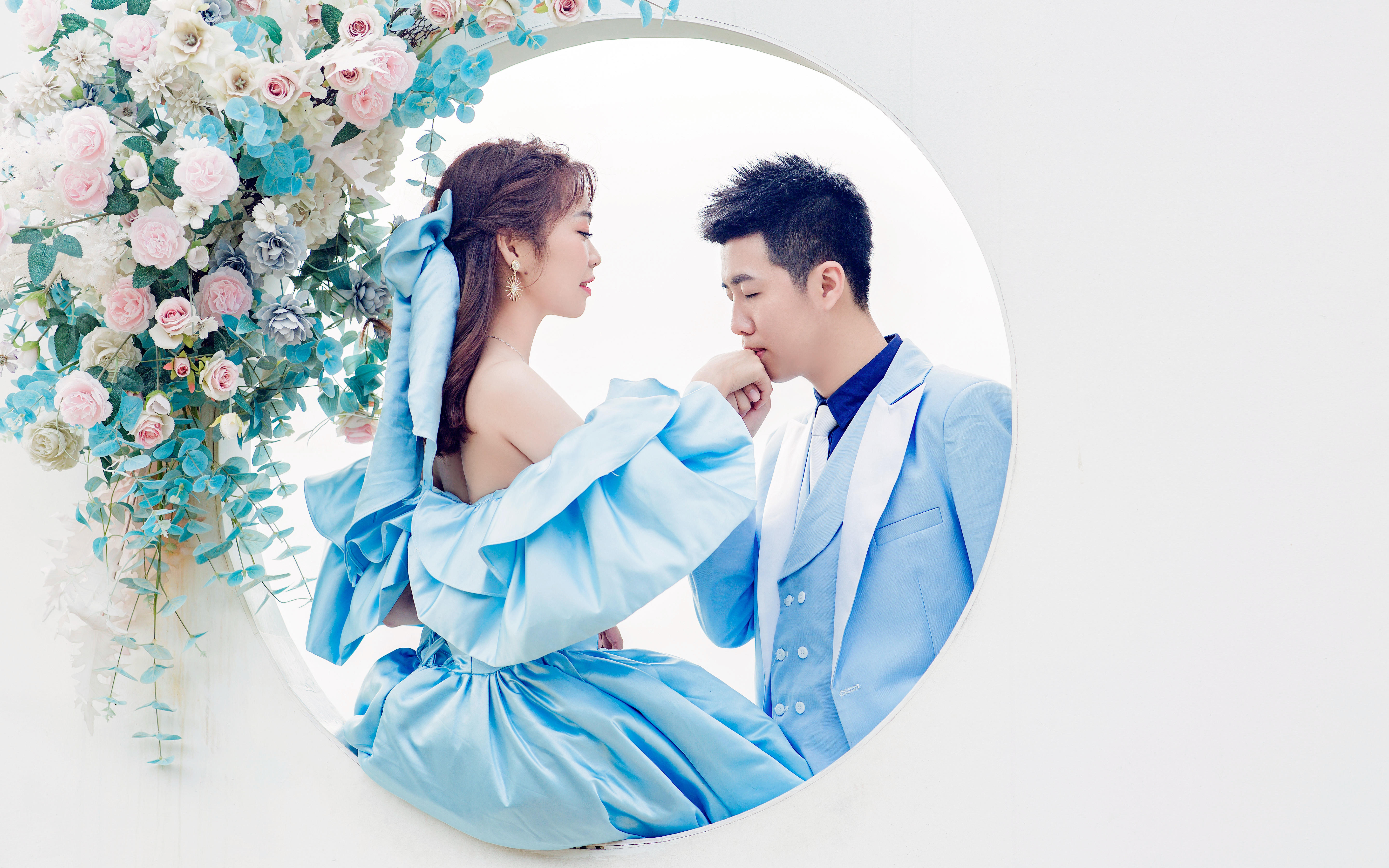结婚登记照+九宫格+1套服装+化妆
