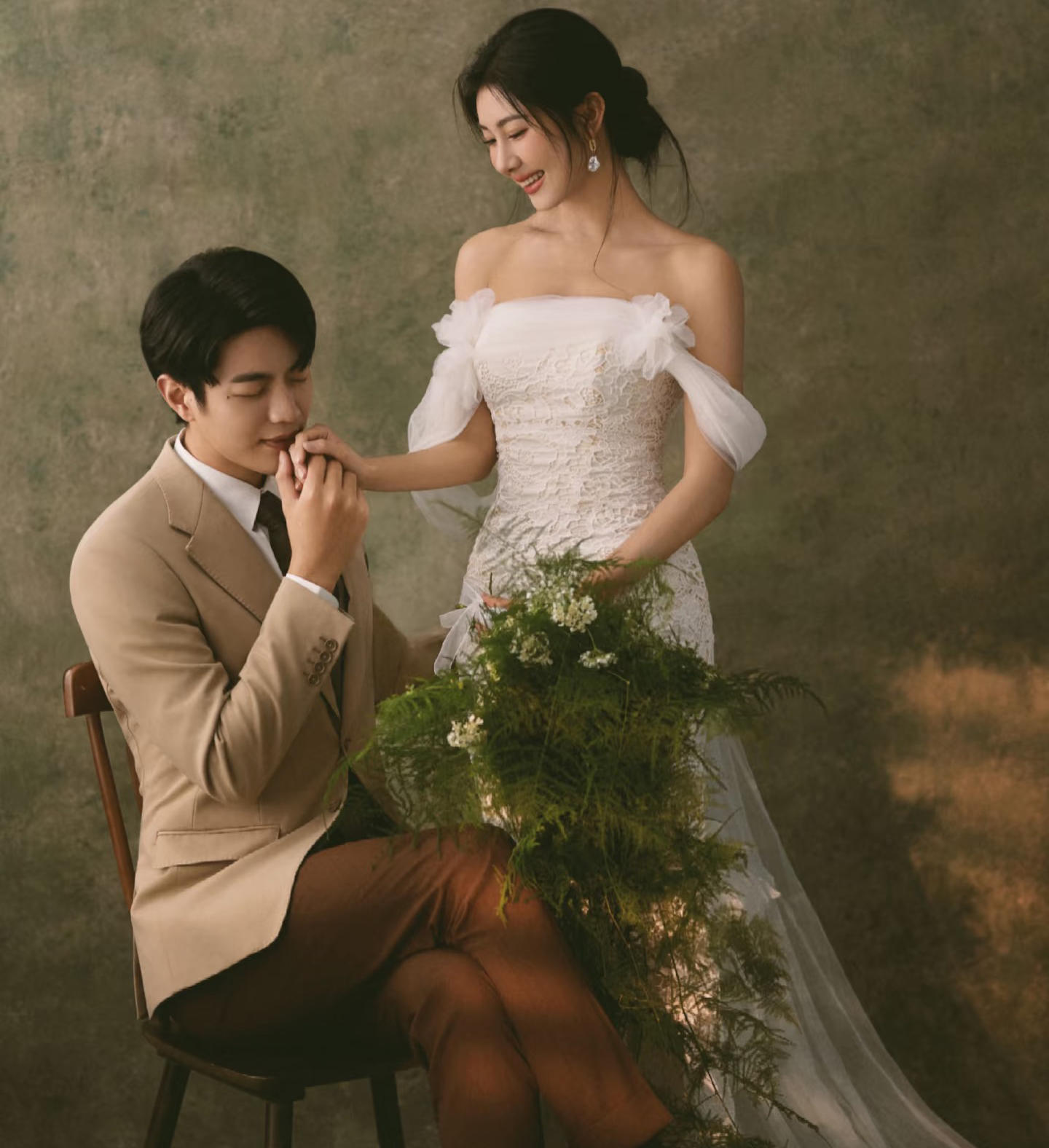 【優(yōu)格】美到失語！極簡油畫婚紗照解鎖美的另一面