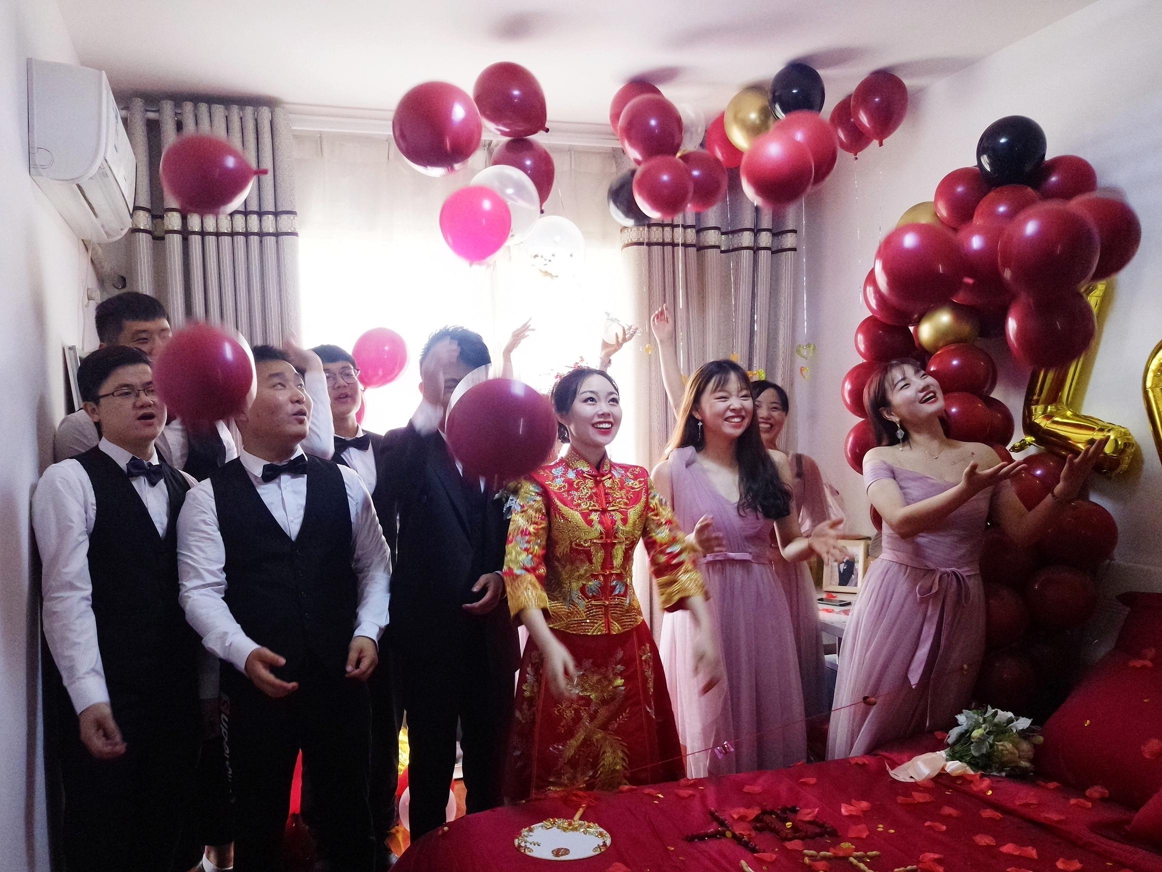 定婚纱礼服送量身定制男士西服五件套