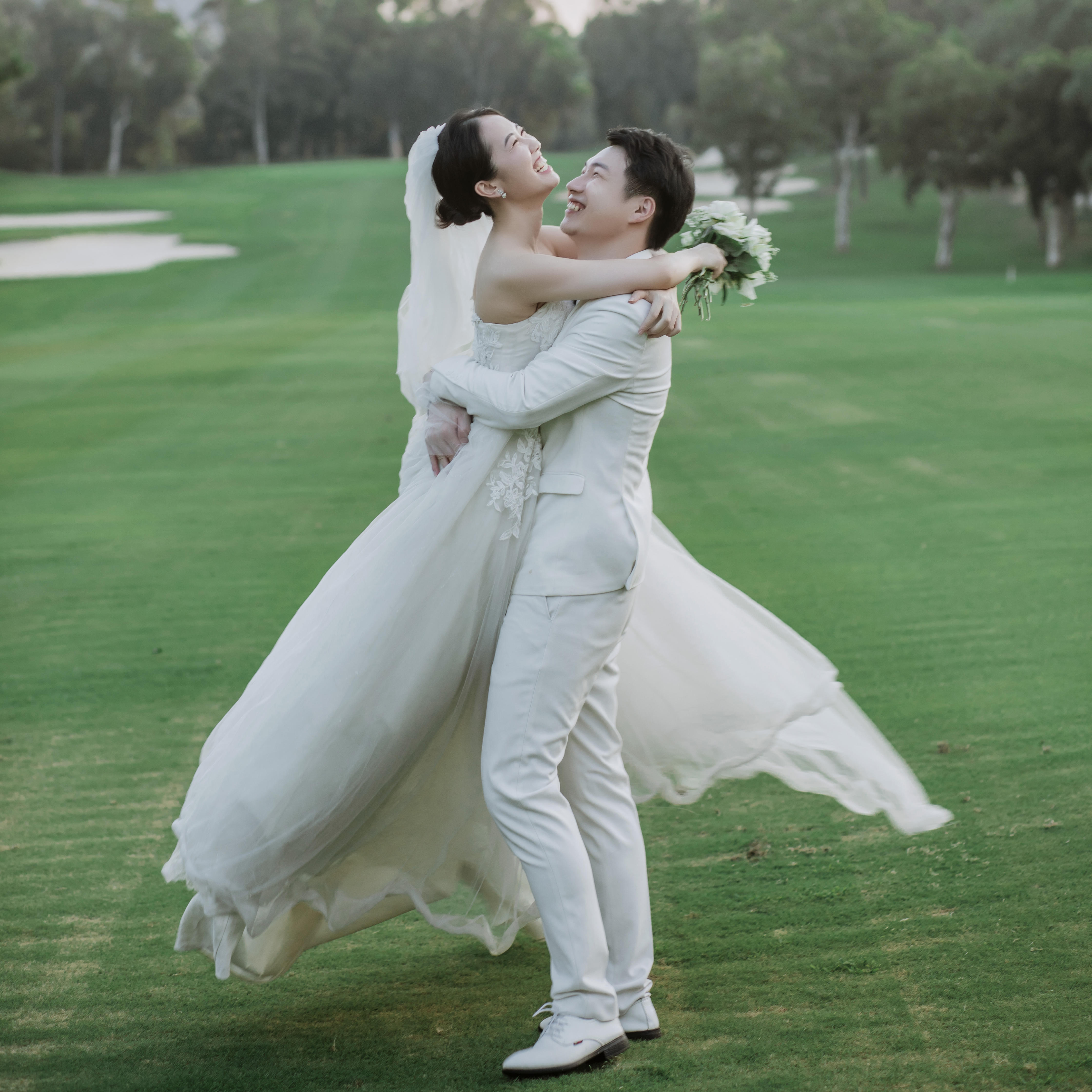  光影摄-【大草坪婚纱照-百分百真实客片】