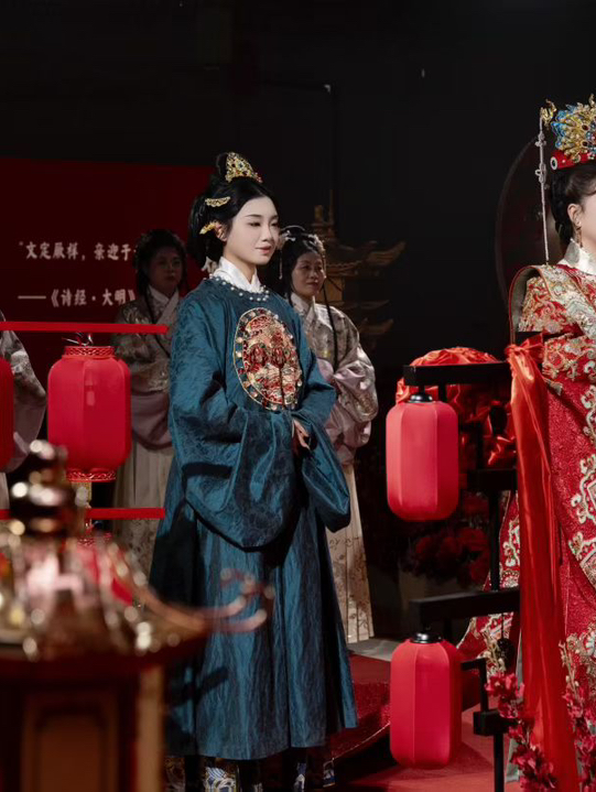 凤冠霞帔为你而来