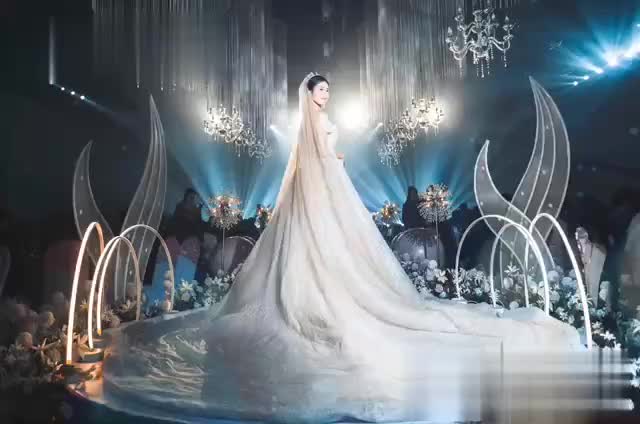 阳泉婚纱礼服租赁奢华拖尾套餐