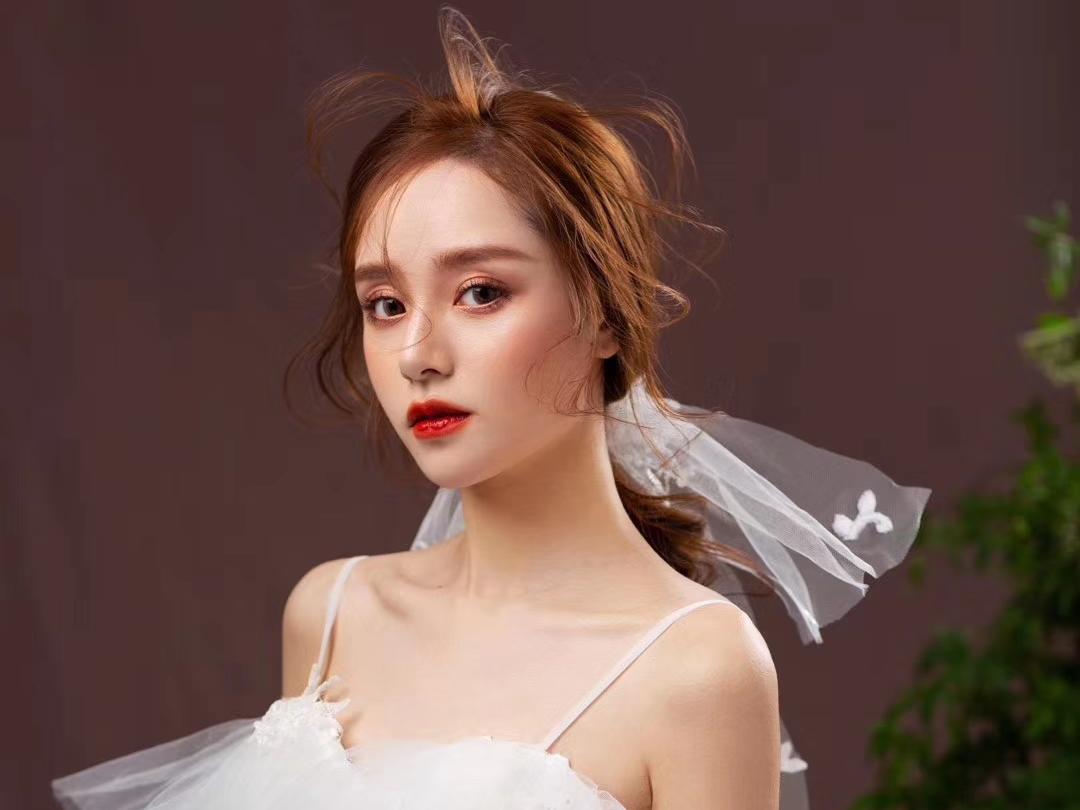 新娘跟妆饰品耳饰各3套+资深化妆全天跟妆