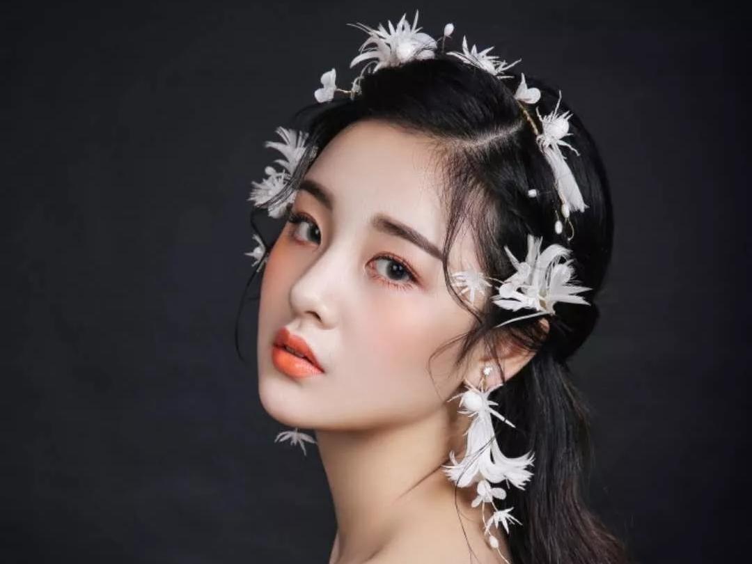 高级档女儿宴自然简约妆容