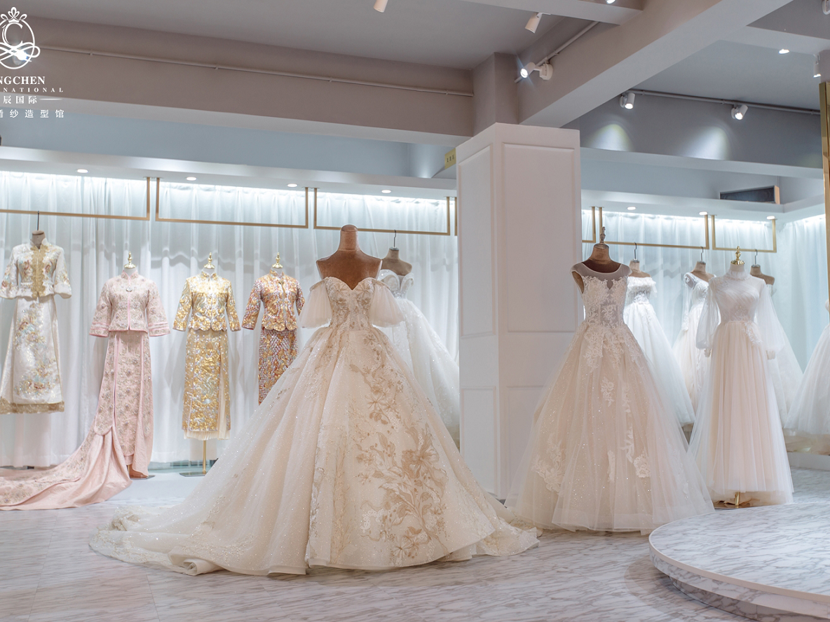  星辰国际|婚纱套餐 【赠首席化妆师】