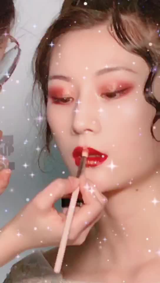 【总监化妆师】妆造4套+亲友妆+美甲